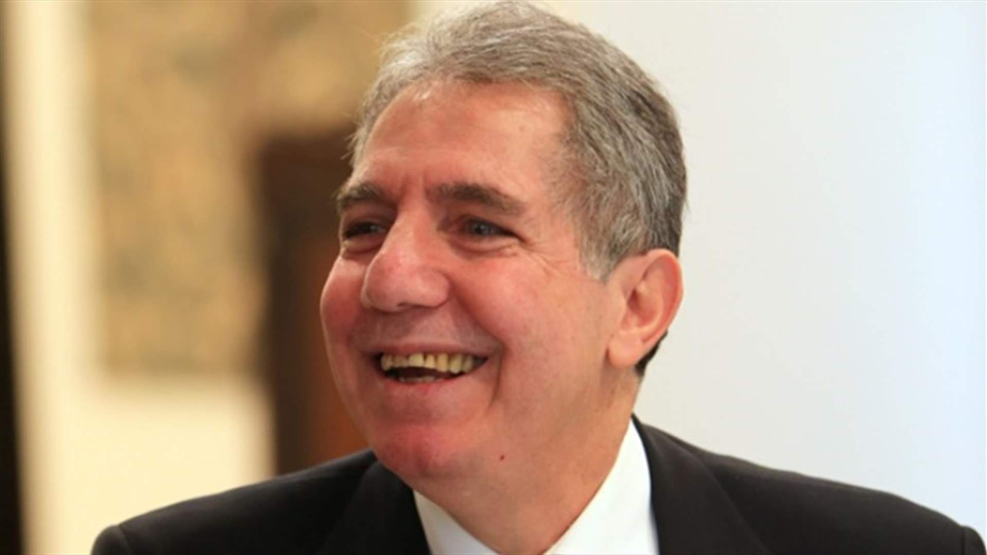وزني: ما زلنا نتقاضى الواردات والرسوم العقارية وجمرك السيارات بدولار الـ1500... (الجمهورية)