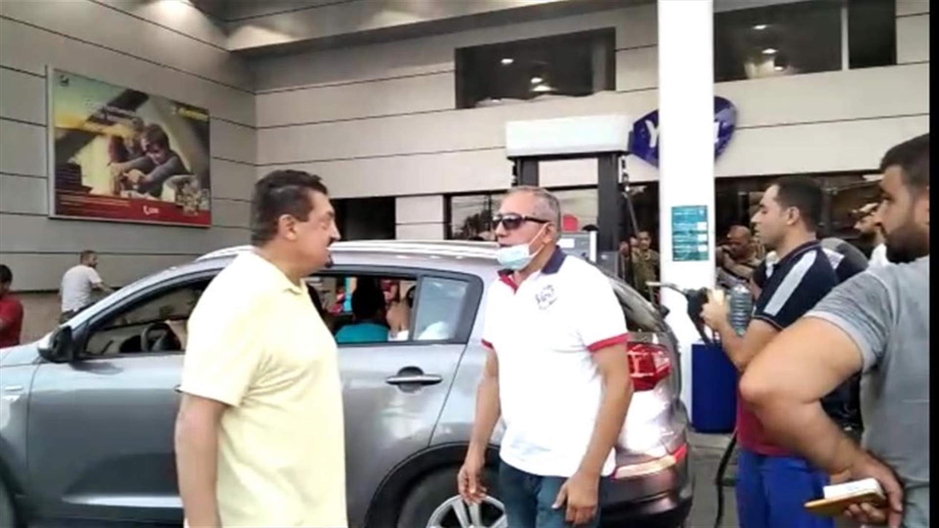 معظم اصحاب محطات الوقود في صور علق خراطيمه بسبب نفاذ البنزين