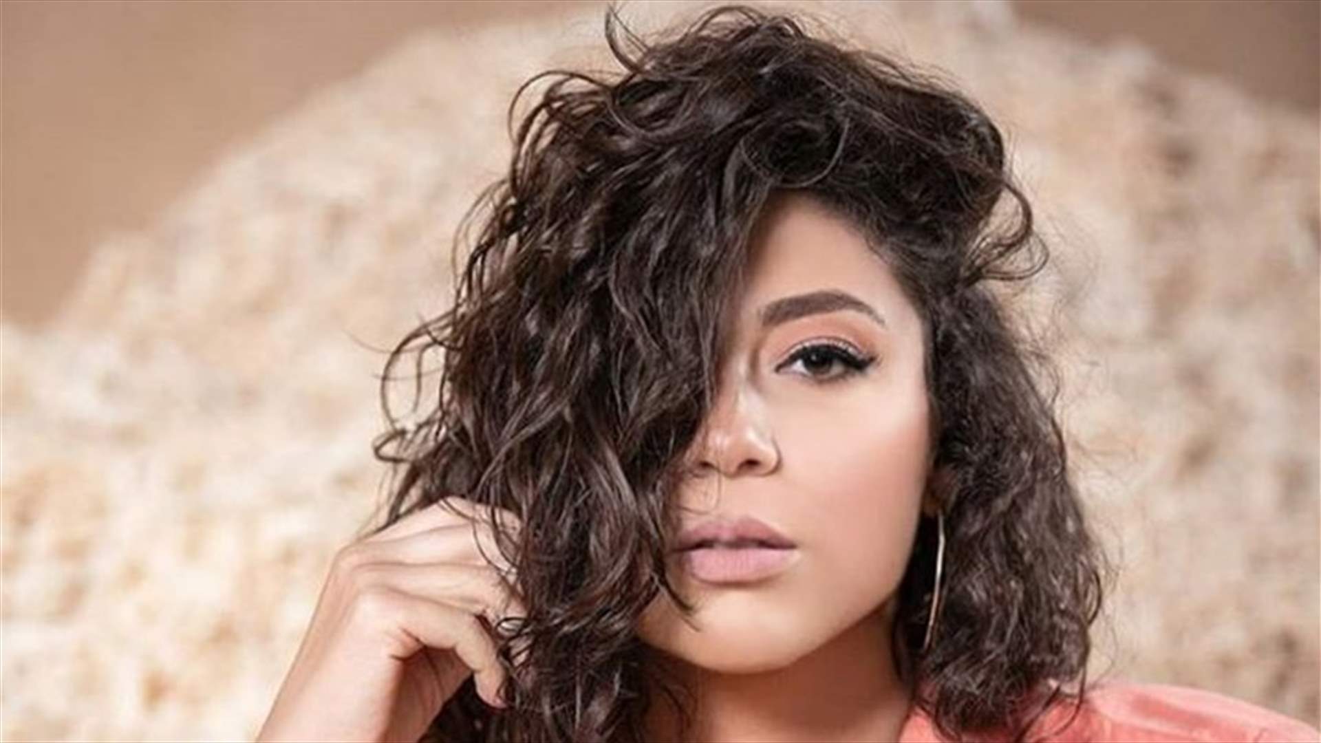 نجمة ستار أكاديمي ليا مخول قالت &quot;نعم&quot; بقبلة حميمة (صور)