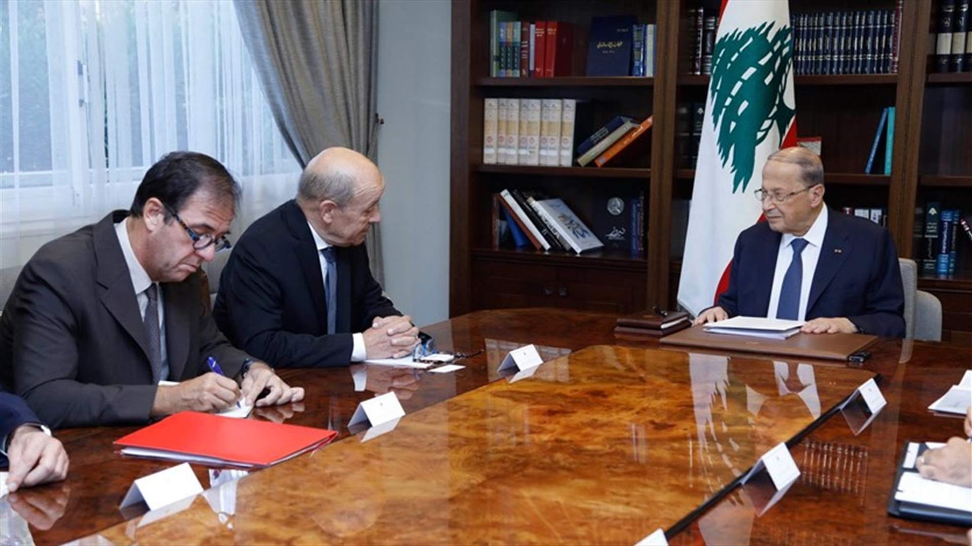 لودريان زار عون... استعداد للمساعدة واهتمام باستقرار لبنان