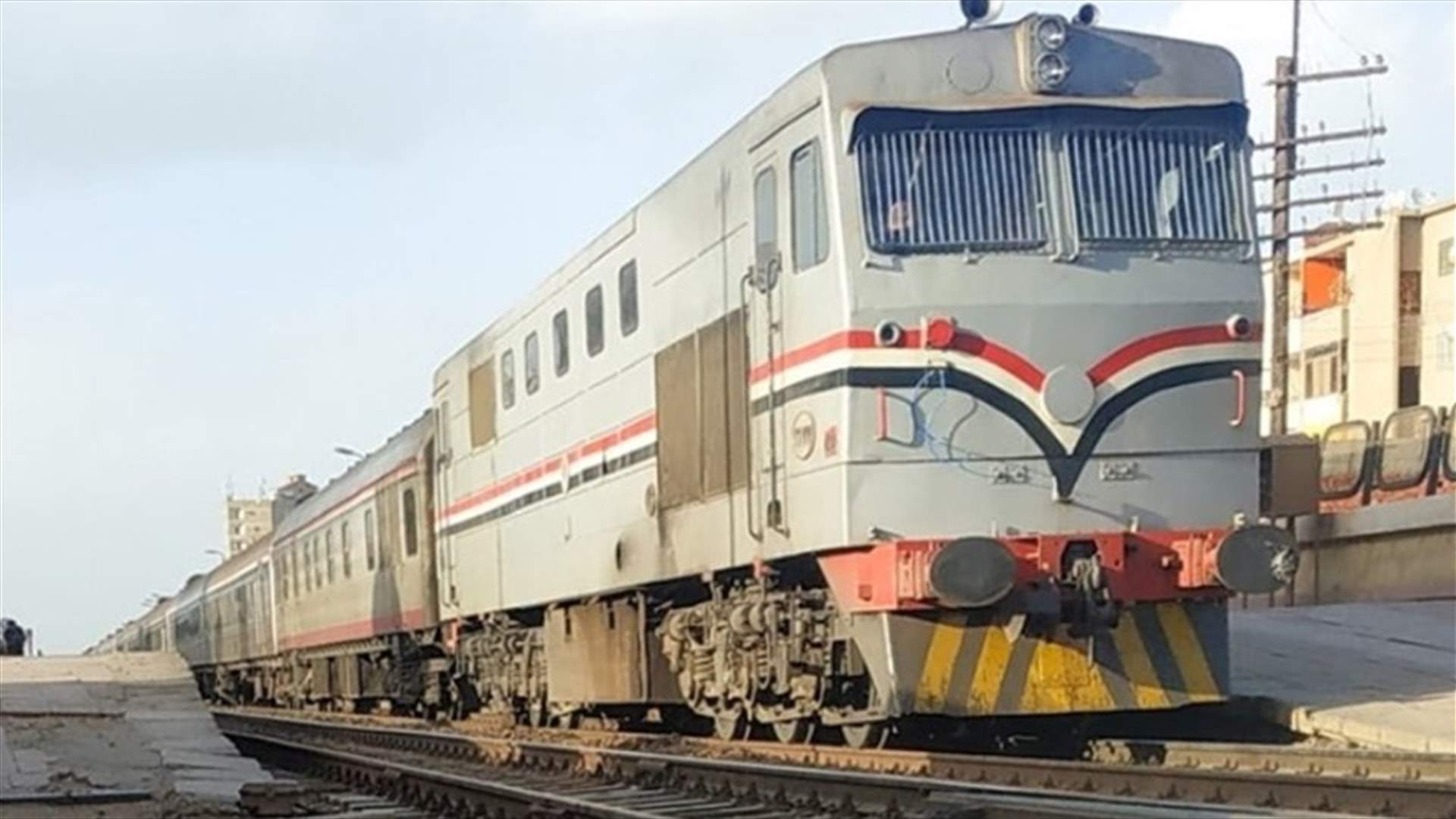 في جريمة مروّعة...مصري يلقي أطفاله الثلاثة تحت عجلات القطار