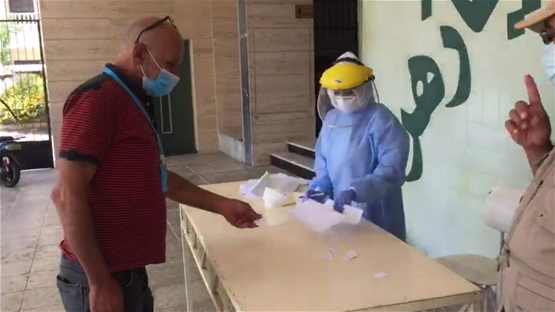 بعد ثبوت 3 إصابات بكورونا في بلدة دير انطار الجنوبية..  فحوص pcr عشوائية لأكثر من 150 مخالطًا (صور)
