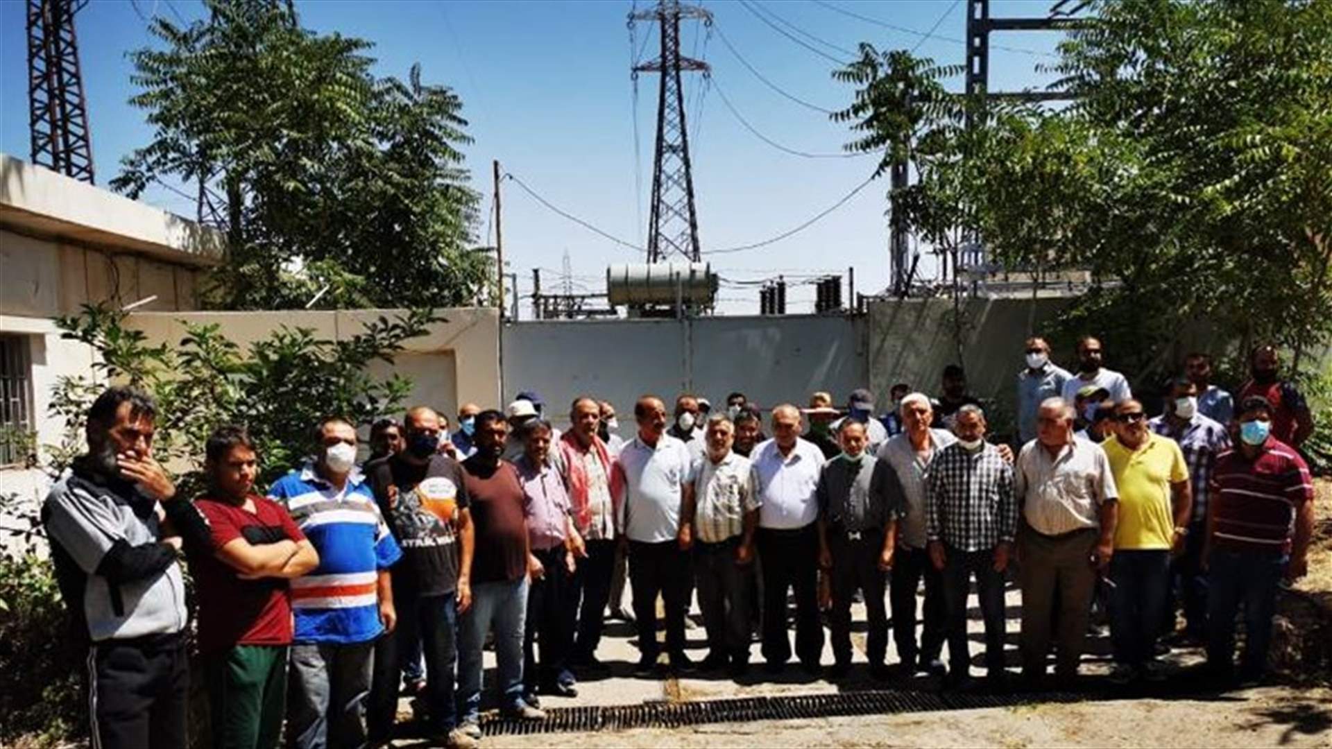اعتصام أمام محطة تحويل الكهرباء في اللبوة وتلويح بالتصعيد