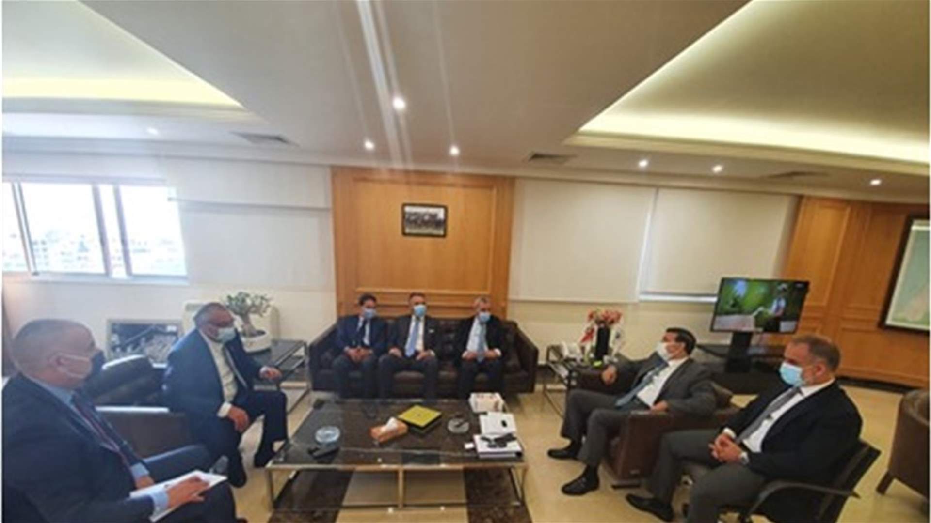 وزير الاشغال بحث مع زواره الوضع العام وعرض مع وفد من شركة Sinoconst موضوع النقل العام