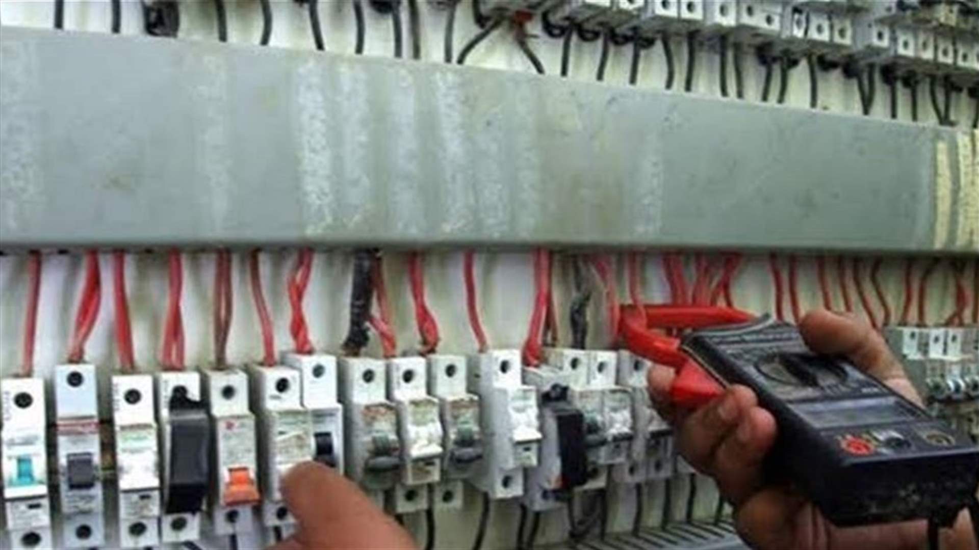 اصحاب المولدات في الهرمل قطعوا التيار وهددوا بإطفاء مولداتهم إذا لم يتأمن المازوت