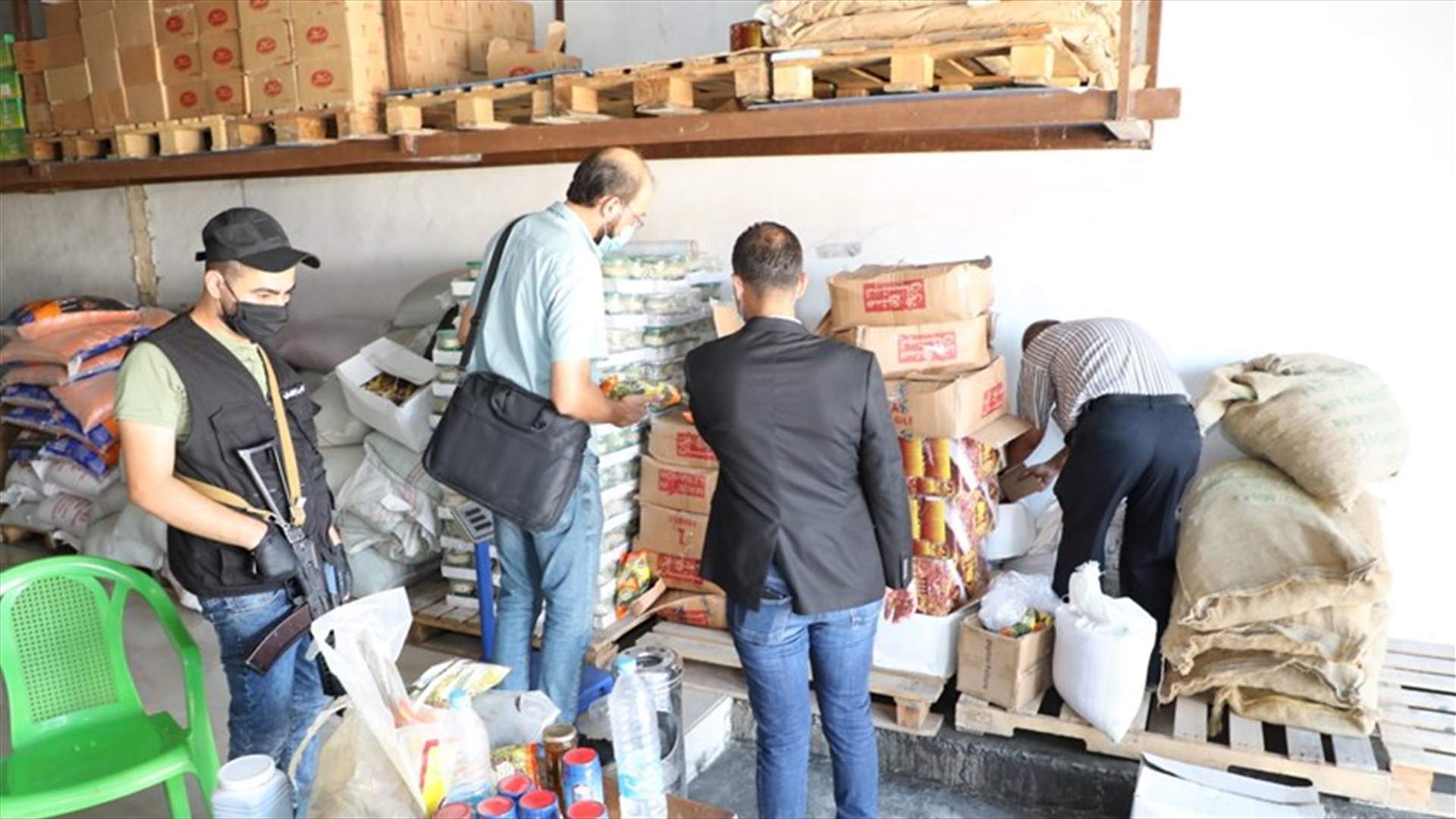 ضبط مواد غذائية منتهية الصلاحية في الاوزاعي... وتوقيف صاحب المحل