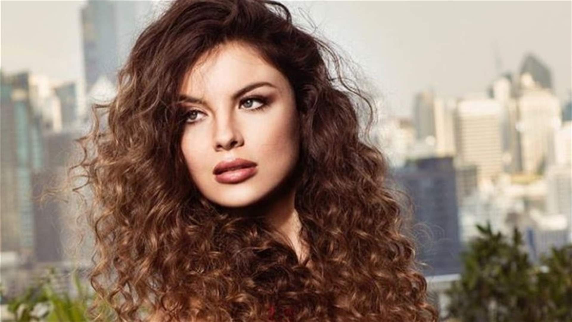 مايا رعيدي تستمتع بأشعة الشمس بالمايوه قبل إغلاق الشواطئ البحريّة