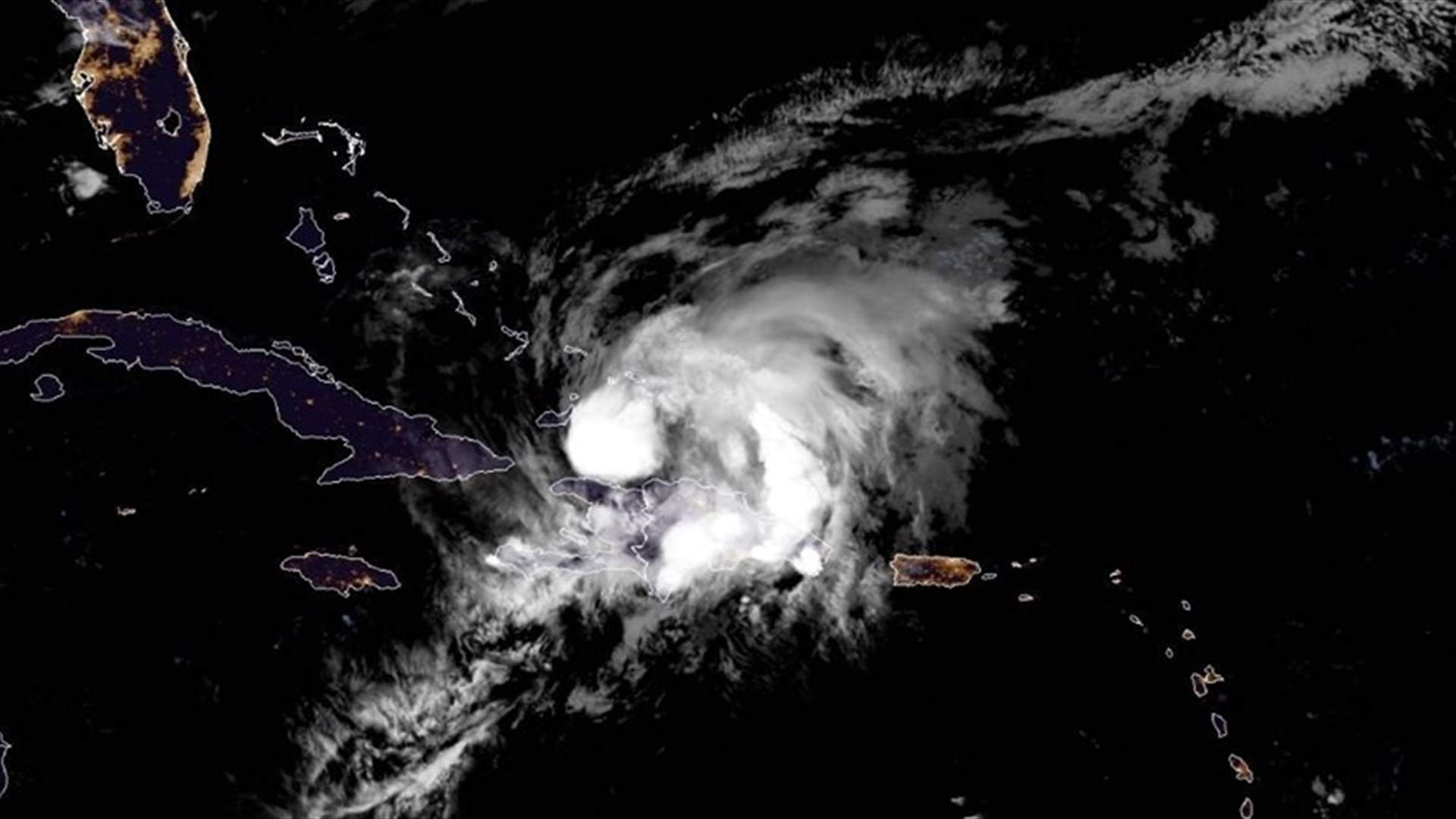 الإعصار ايساياس يضرب ولاية نورث كارولاينا الأميركية