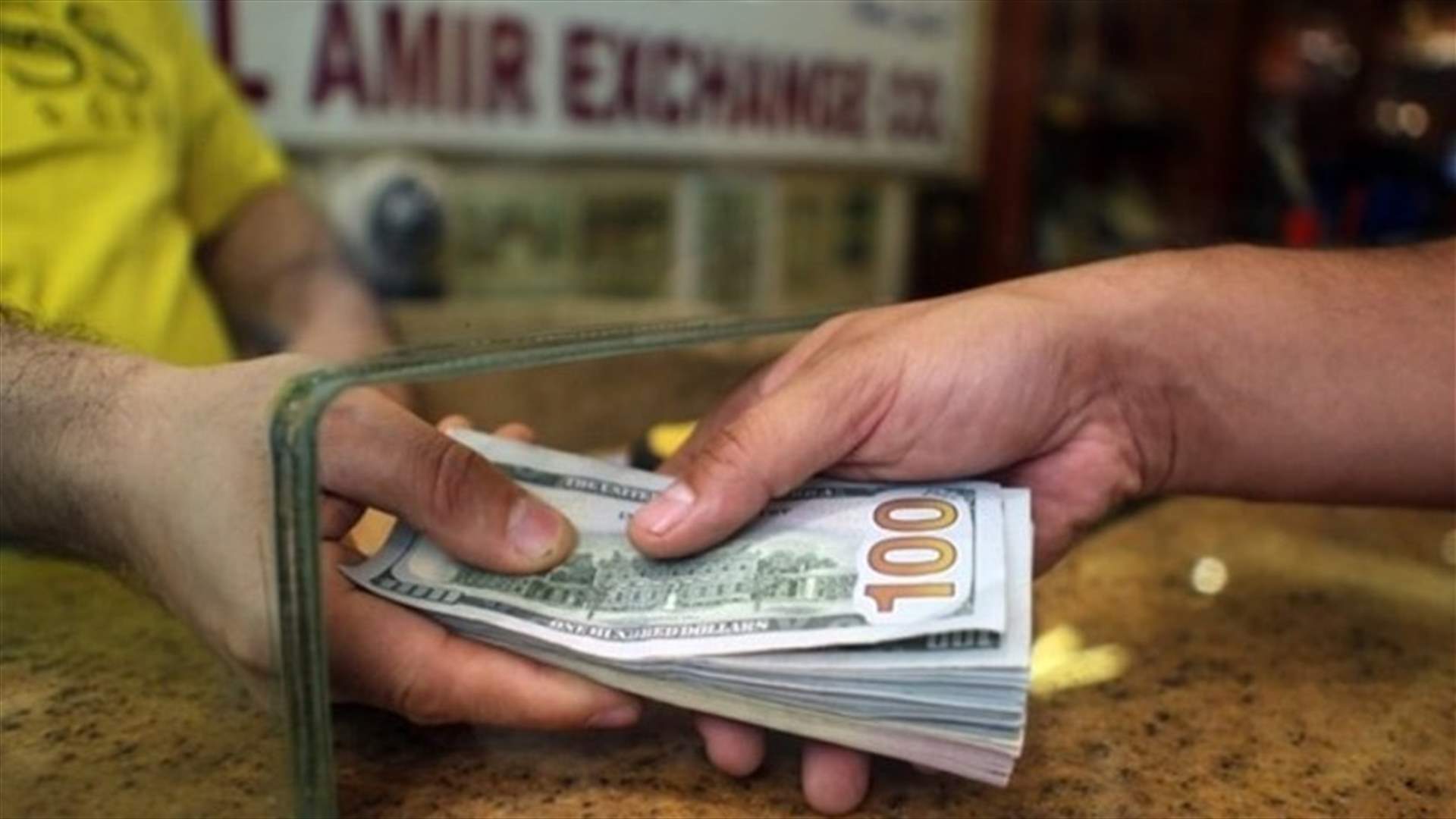 اليكم سعر صرف الدولار اليوم بحسب ما حددته نقابة الصرافين...