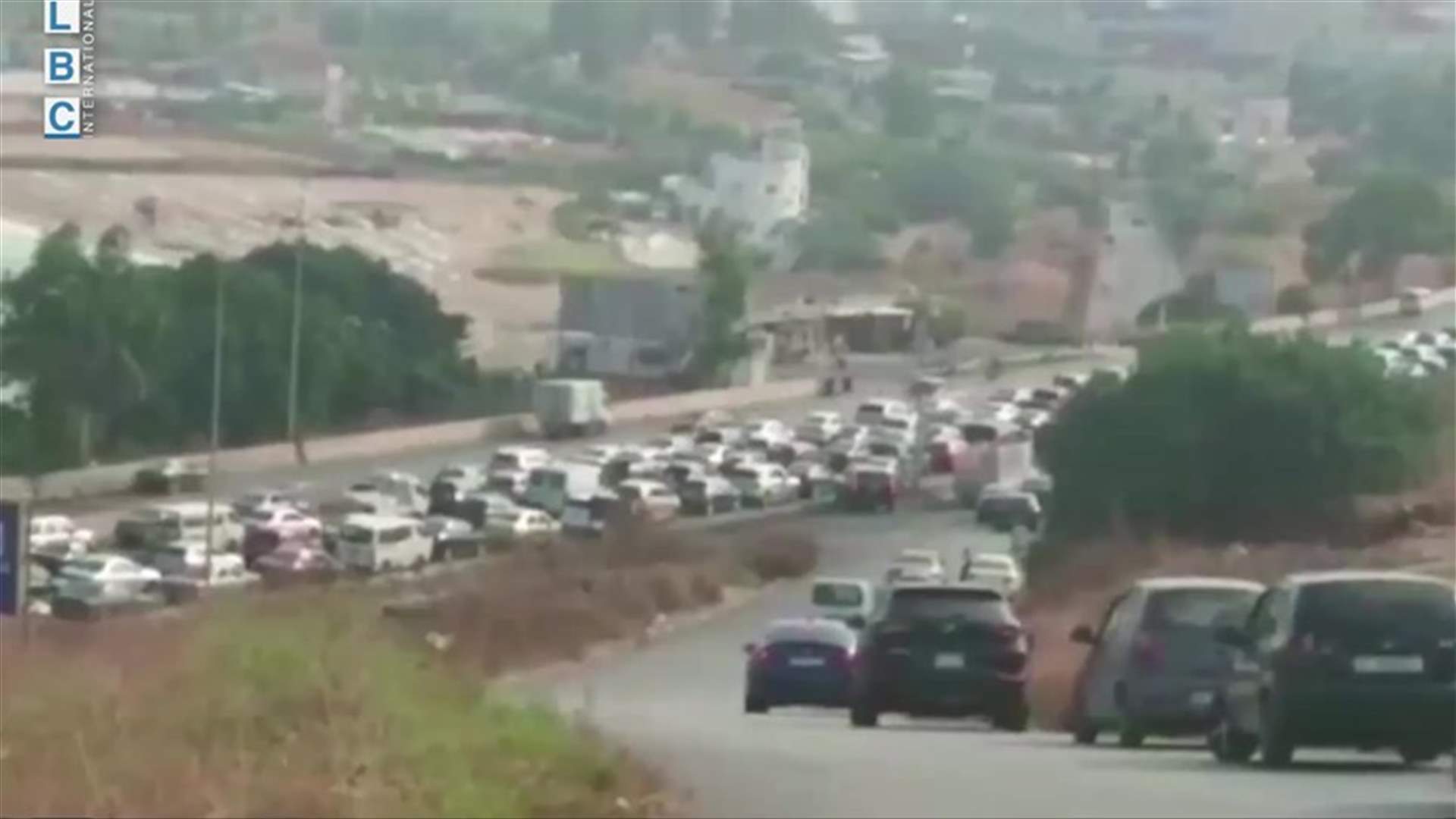 مع اول يوم لاعادة فتح البلد... زحمة سير على اوتوستراد الجنوب واقفاله في اكثر من نقطة