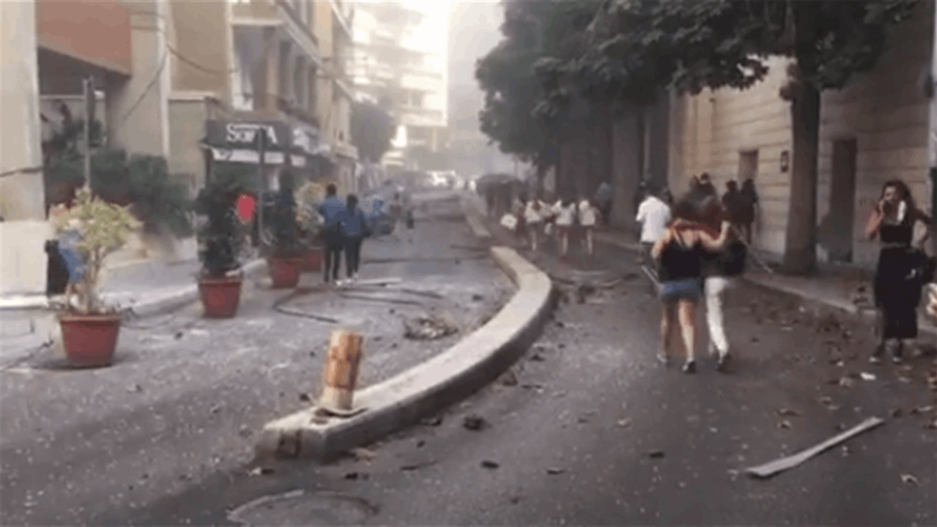 انفجار كبير عند مدخل بيت يهز بيروت (فيديوهات)