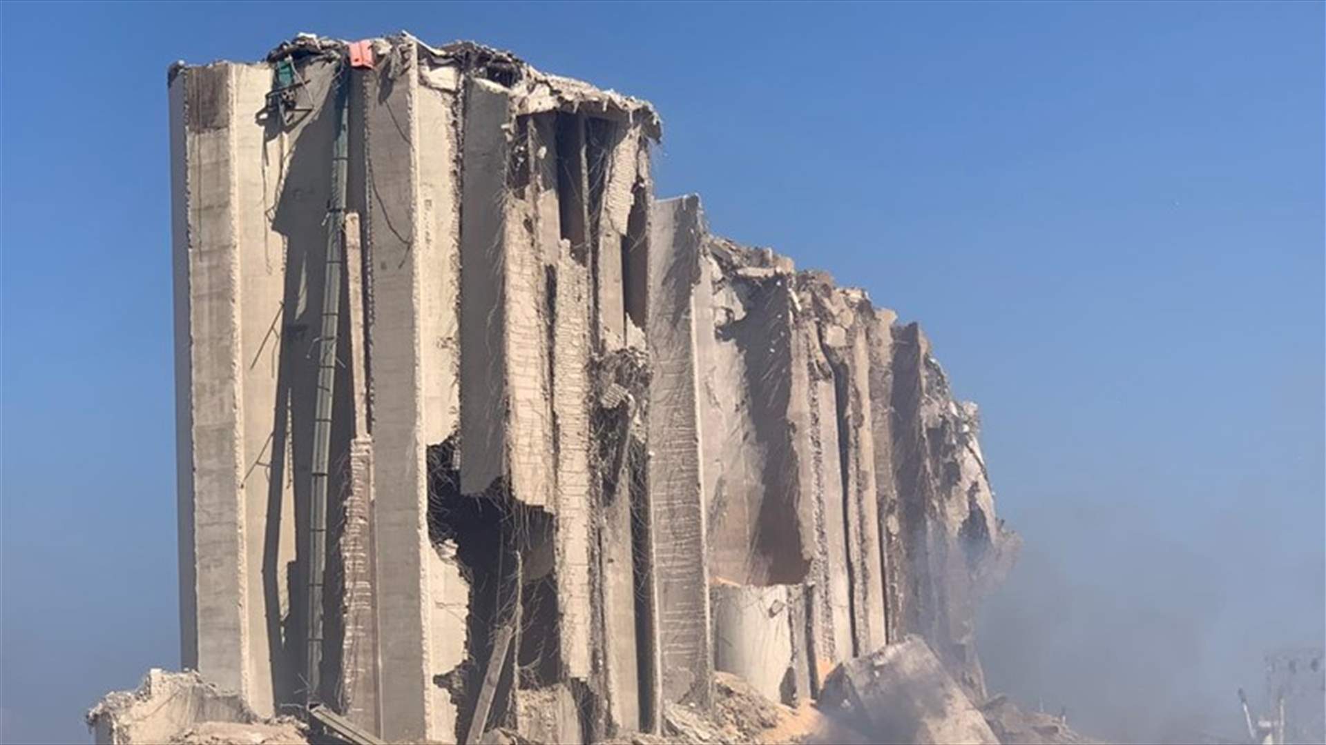دمار شامل... كيف بدا المشهد من داخل المرفأ؟ (صوَر)
