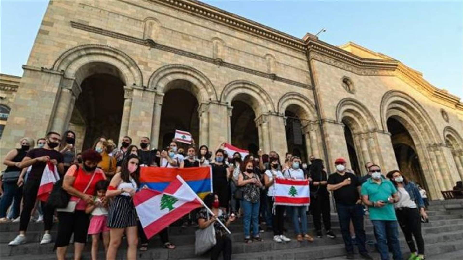 إضاءة الشموع في يريفان تخليدا لذكرى ضحايا انفجار بيروت
