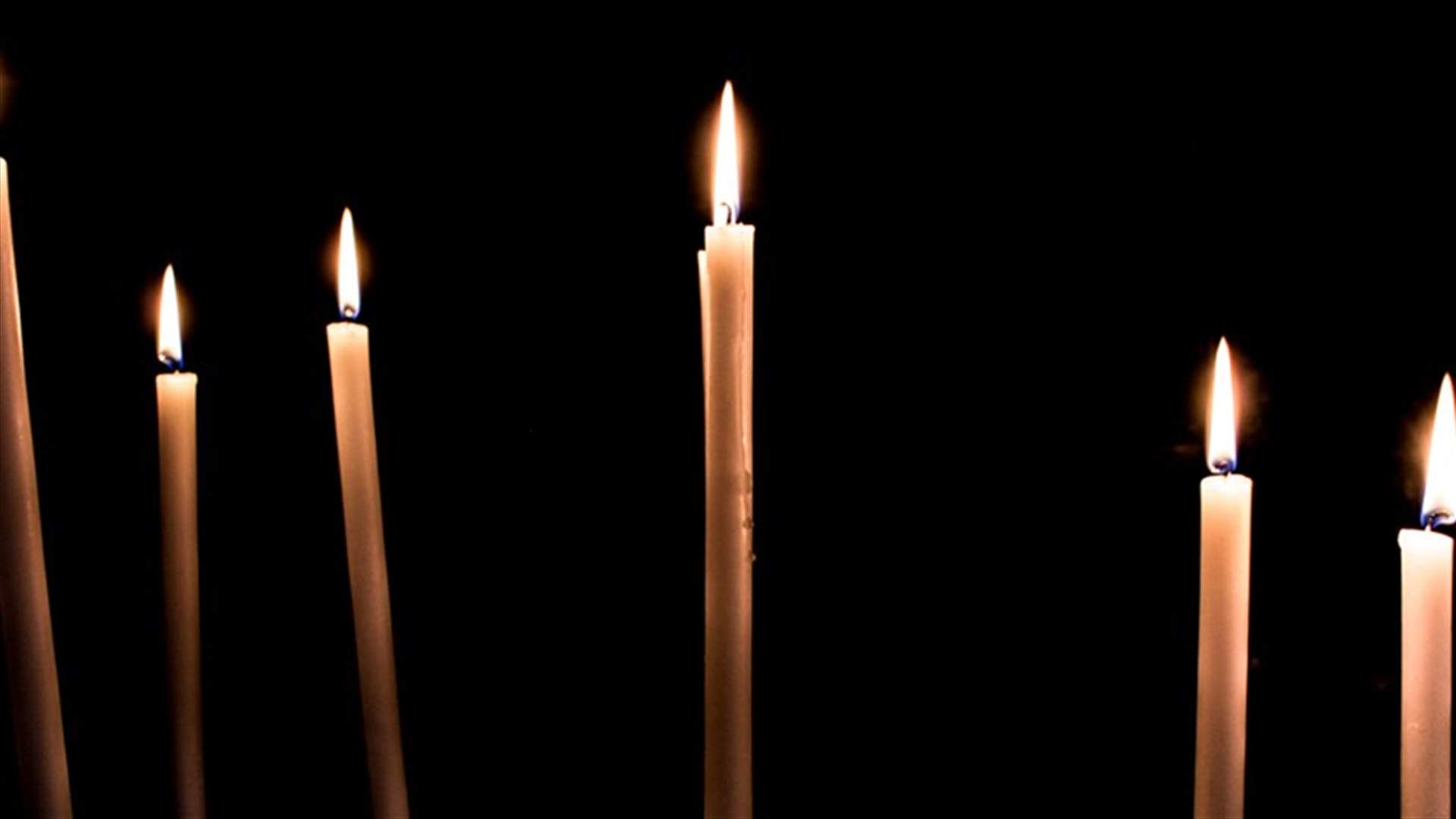 إضاءة الشموع في صور تحية لشهداء مرفأ بيروت