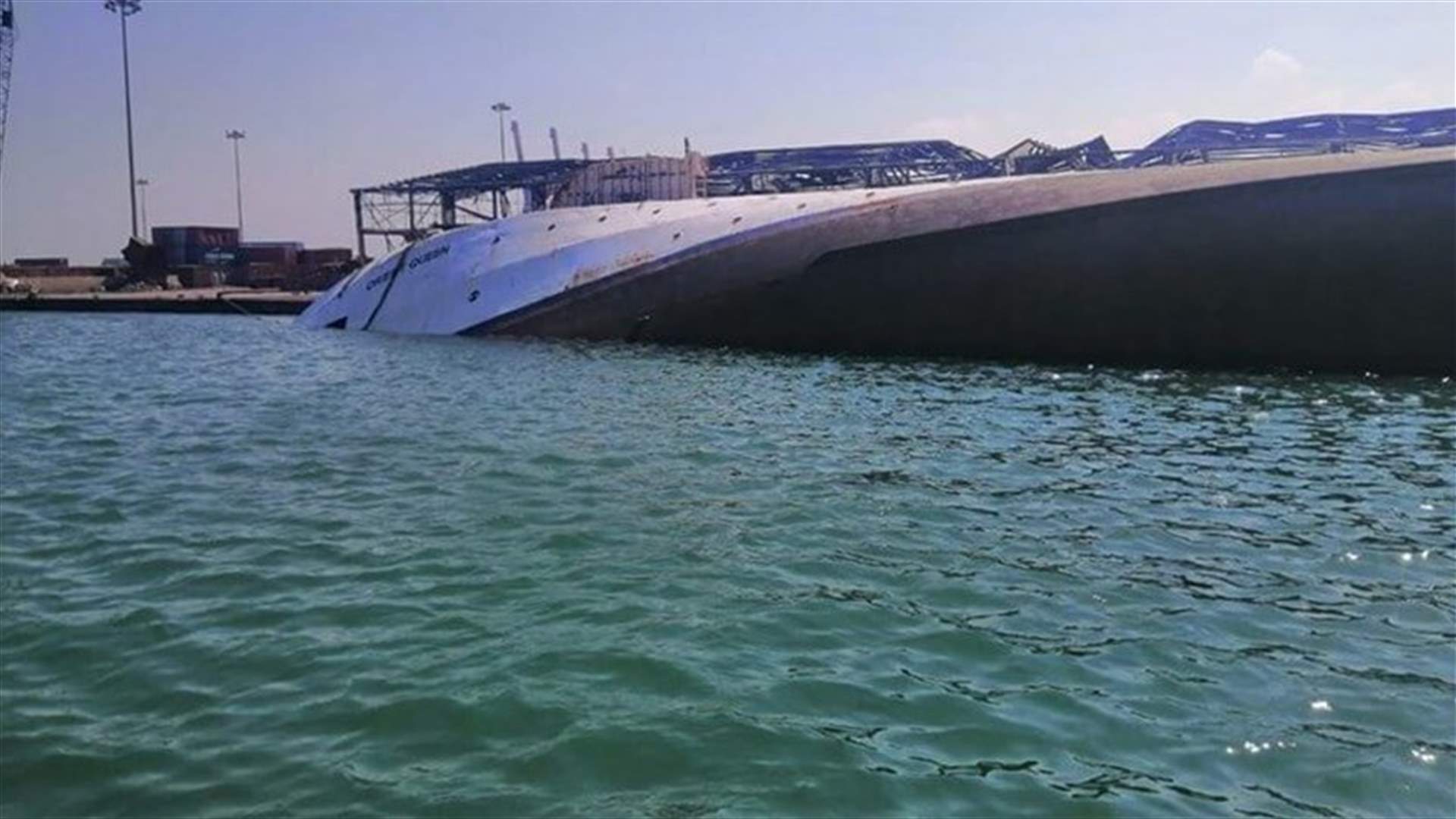 صاحب باخرة "أورينت كوين" التي غرقت تقدم بدعوى قضائية ضد المسؤولين عن انفجار بيروت...