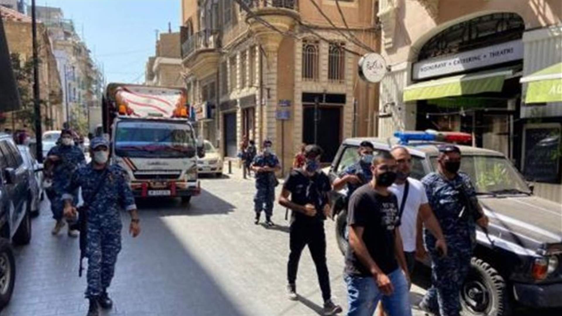 توقيف اشخاص للاشتباه بقيامهم بأعمال سرقة في المناطق المتضرّرة...