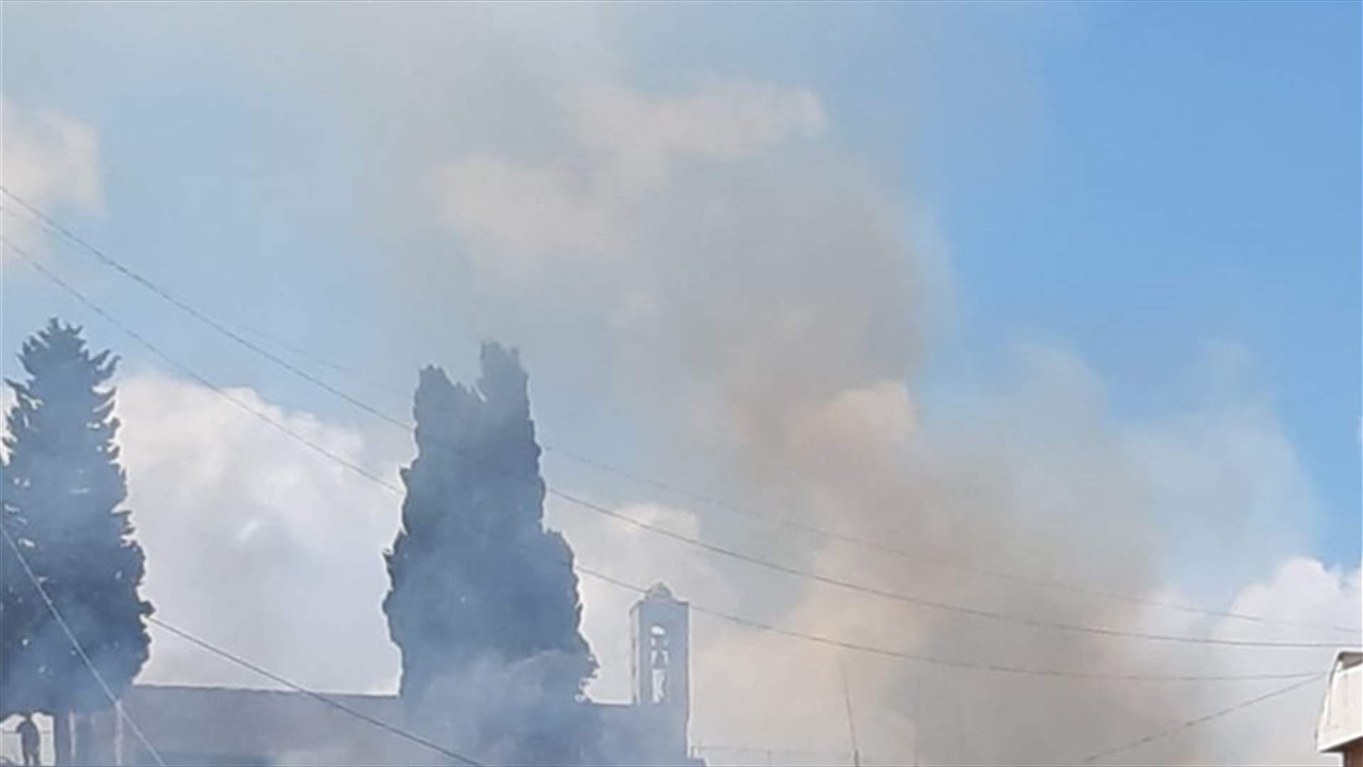حريق كبير في تلة مار الياس بحارة صيدا قرب مركز للجيش (فيديو)