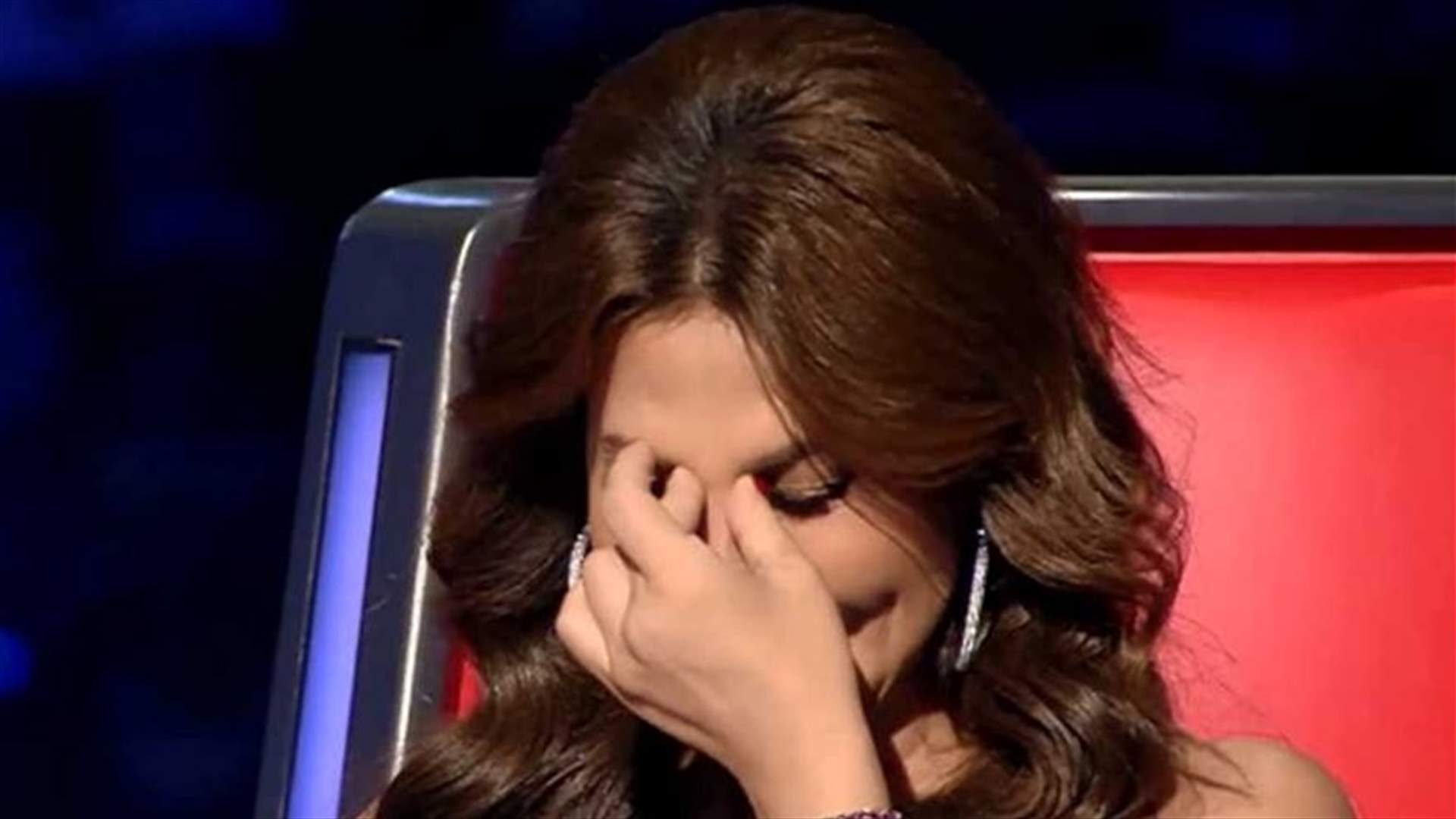 إليسا تدخل في نوبة بكاء وتوقف المقابلة على الهواء: "المساعدات أمام الكاميرات مُذلّة للشعب اللبناني" (فيديو)