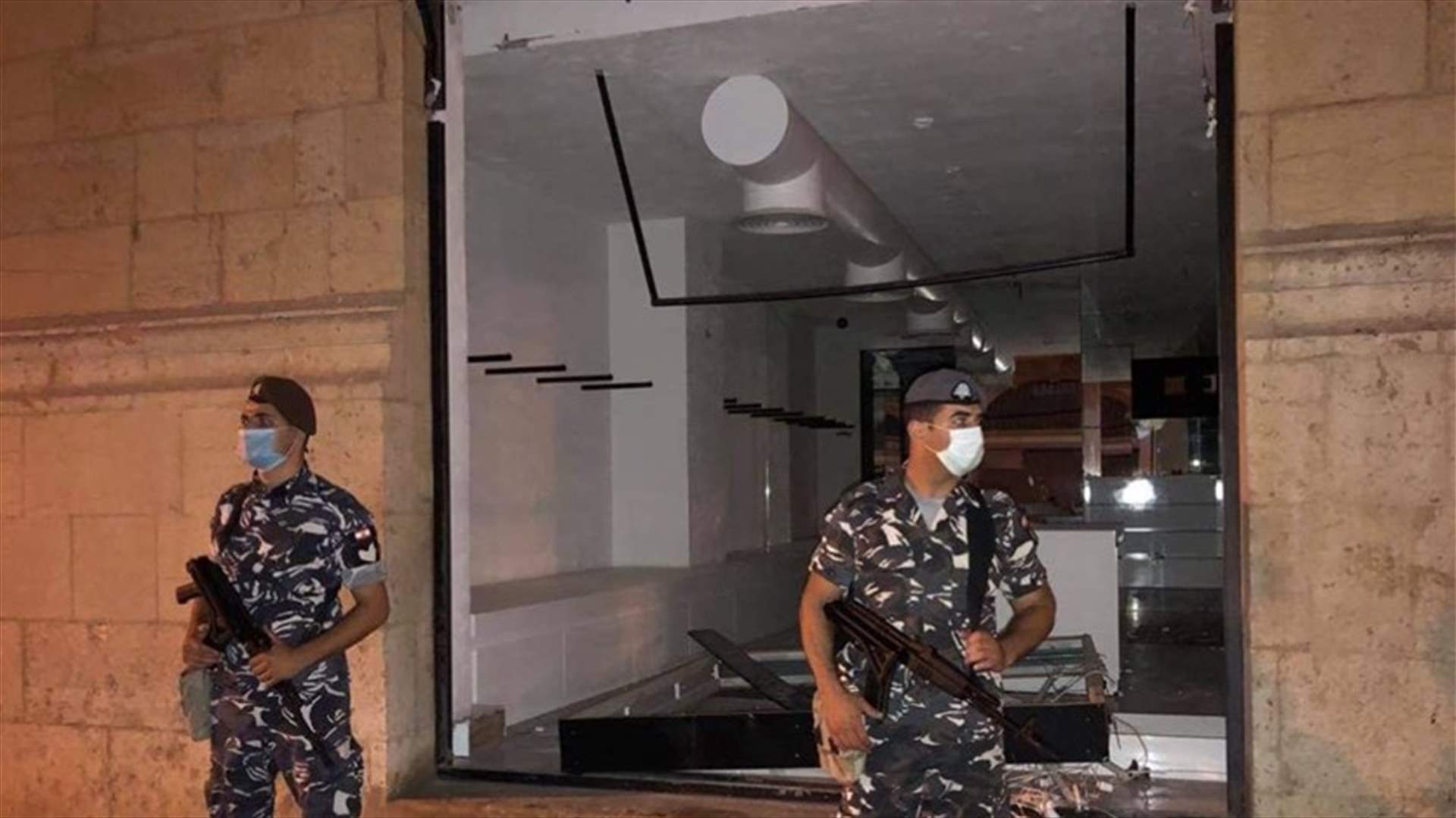 بعد اتهام عناصرها بالتقاعس... قوى الامن تكشف المهام التي قامت بها بعد انفجار مرفأ بيروت وتنشر صورا