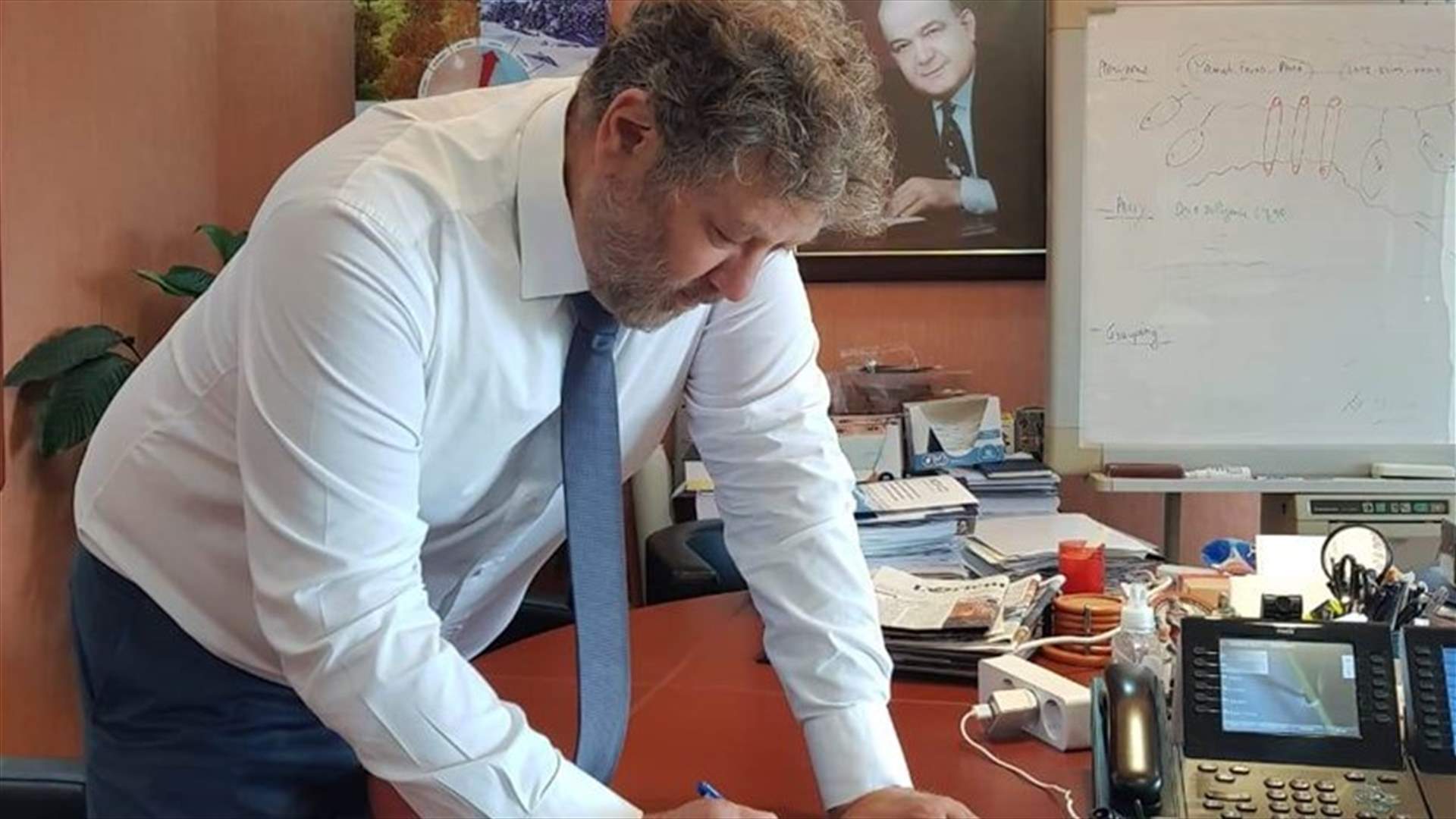 افرام: أستقيل لأن شعبي شهيد مشرد وجائع وإكراما لبيروت
