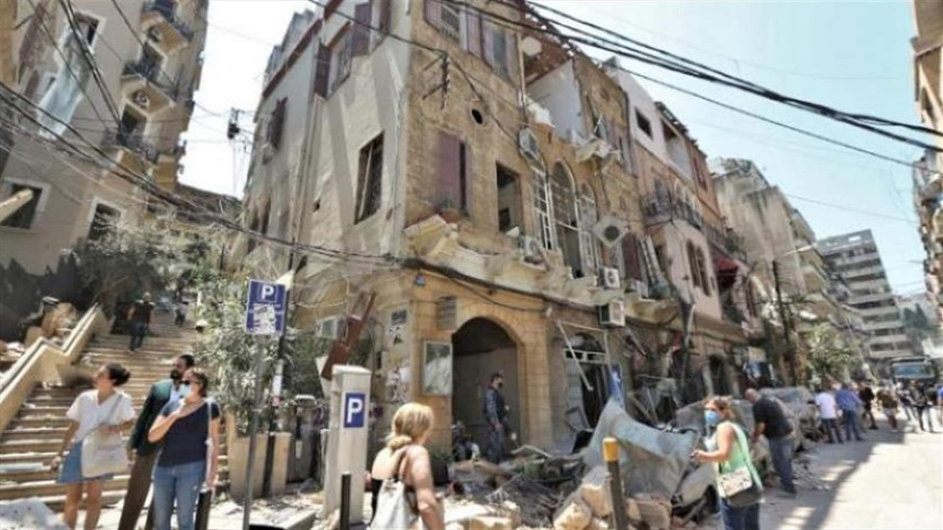 محافظ بيروت سمح لبعض مالكي وشاغلي العقارات المتضررة بتدعيمها وترميمها