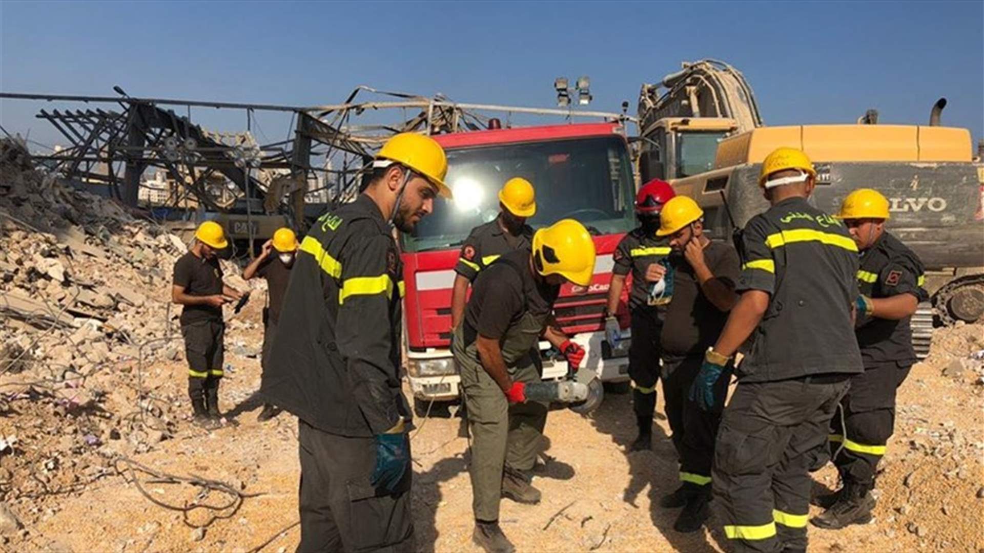 صور لعمليات البحث عن المفقودين اثر انفجار مرفأ بيروت...
