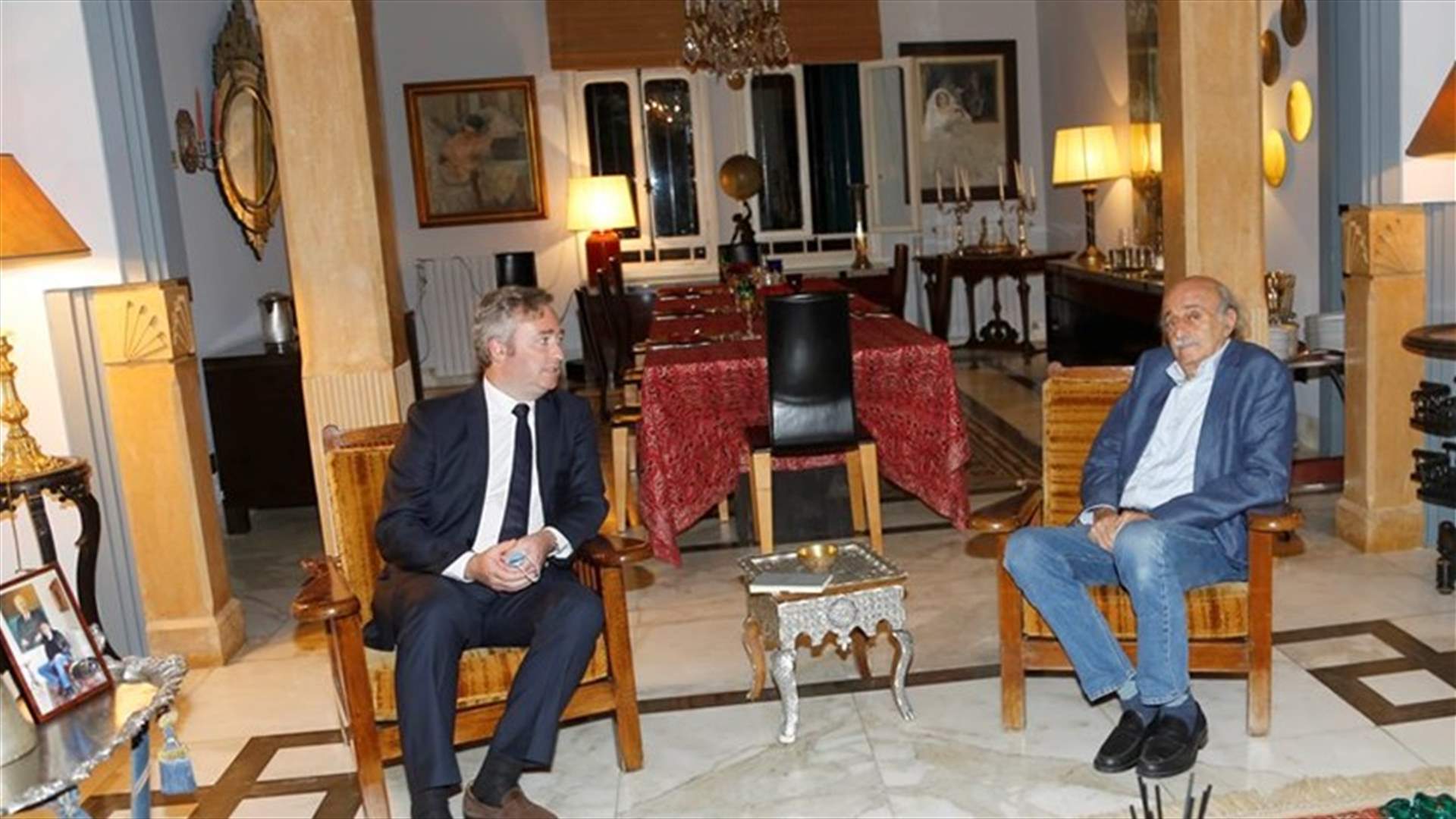 جنبلاط عرض مع لوموين المستجدات