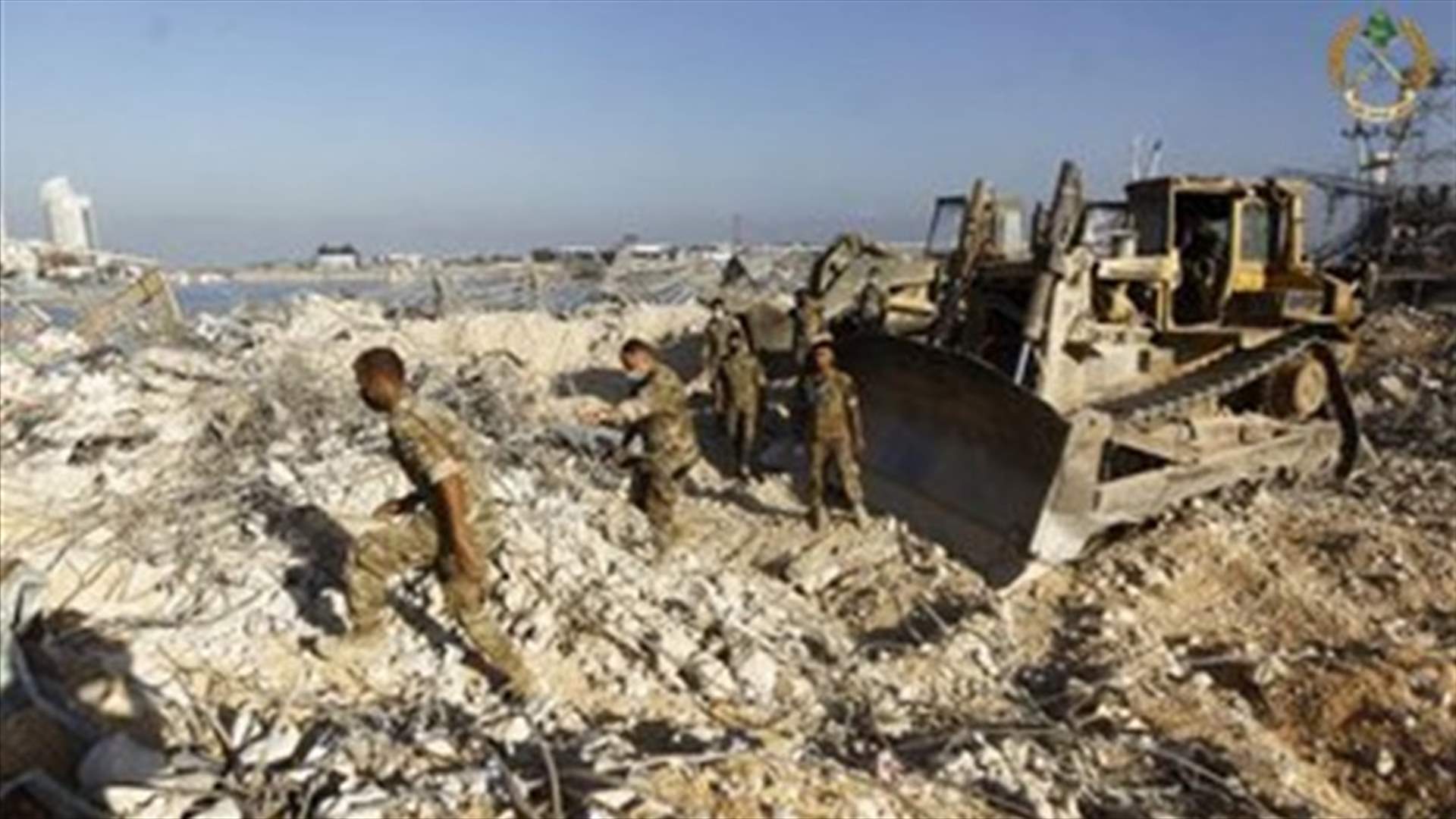 الجيش: استمرار أعمال البحث في بقعة الانفجار في المرفأ (صوَر)