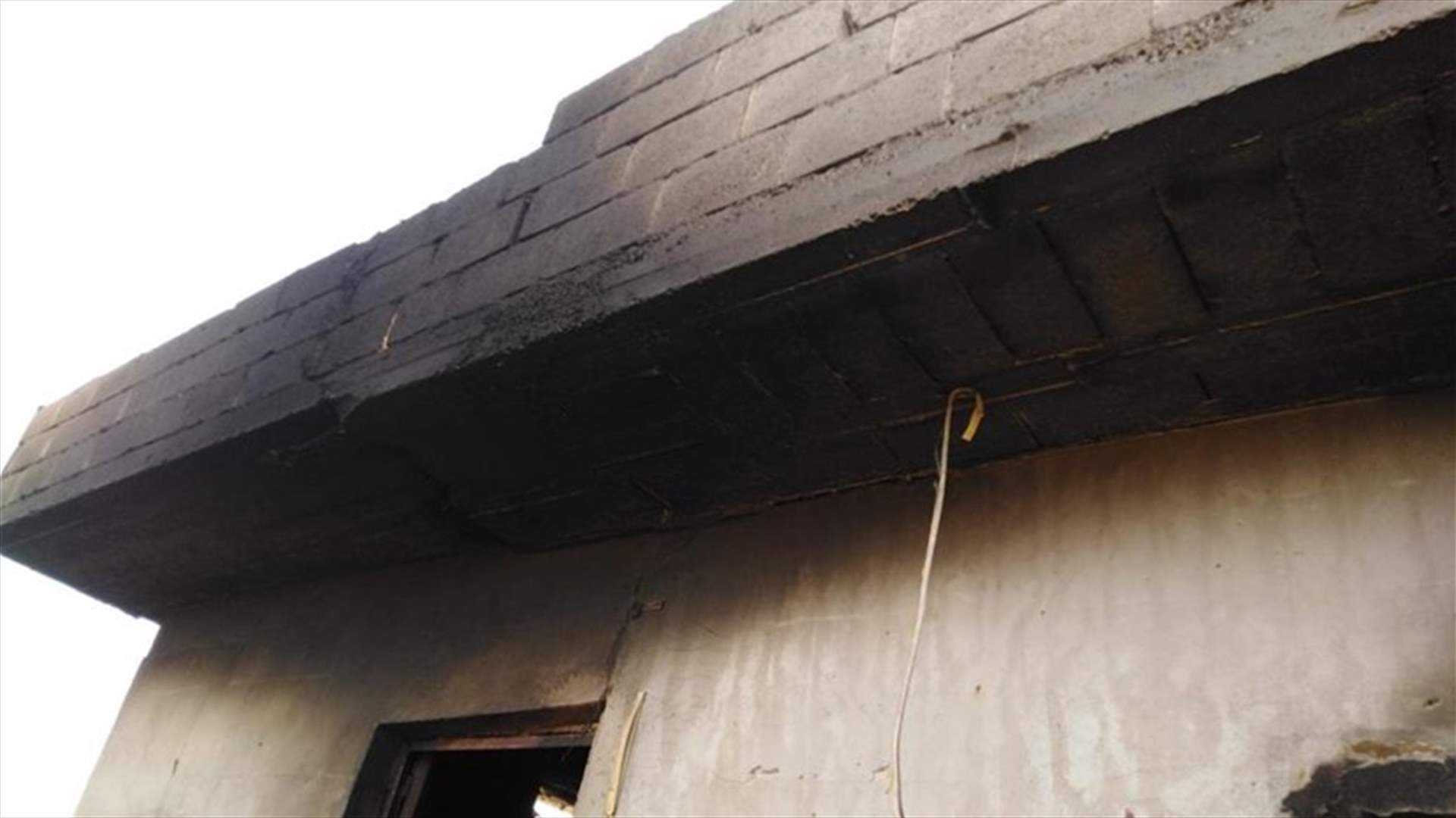 توقيفات في مخيمات النازحين ومصادرة جهازي كومبيوتر محمولين في العامرية