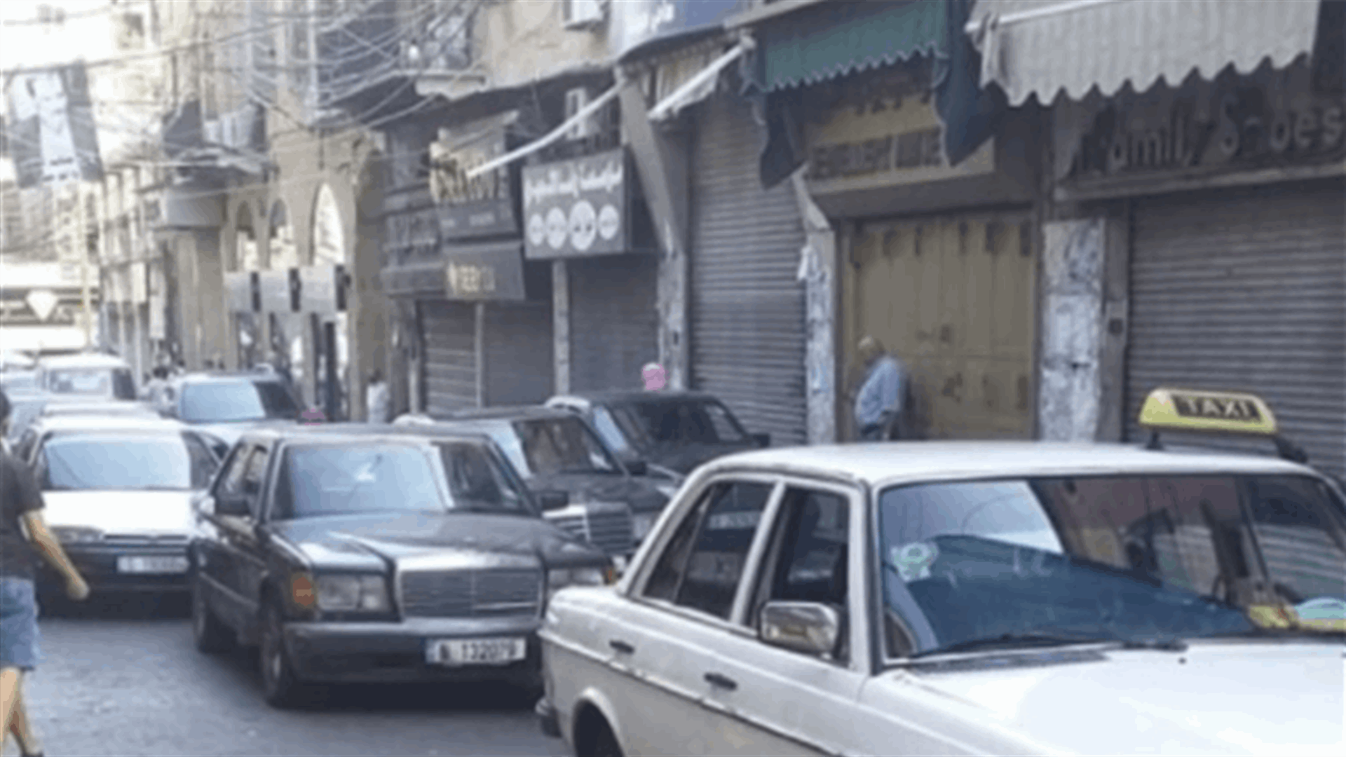 دوريات للجيش في سوق صيدا لإلزام التجار الإقفال وفق قرار التعبئة