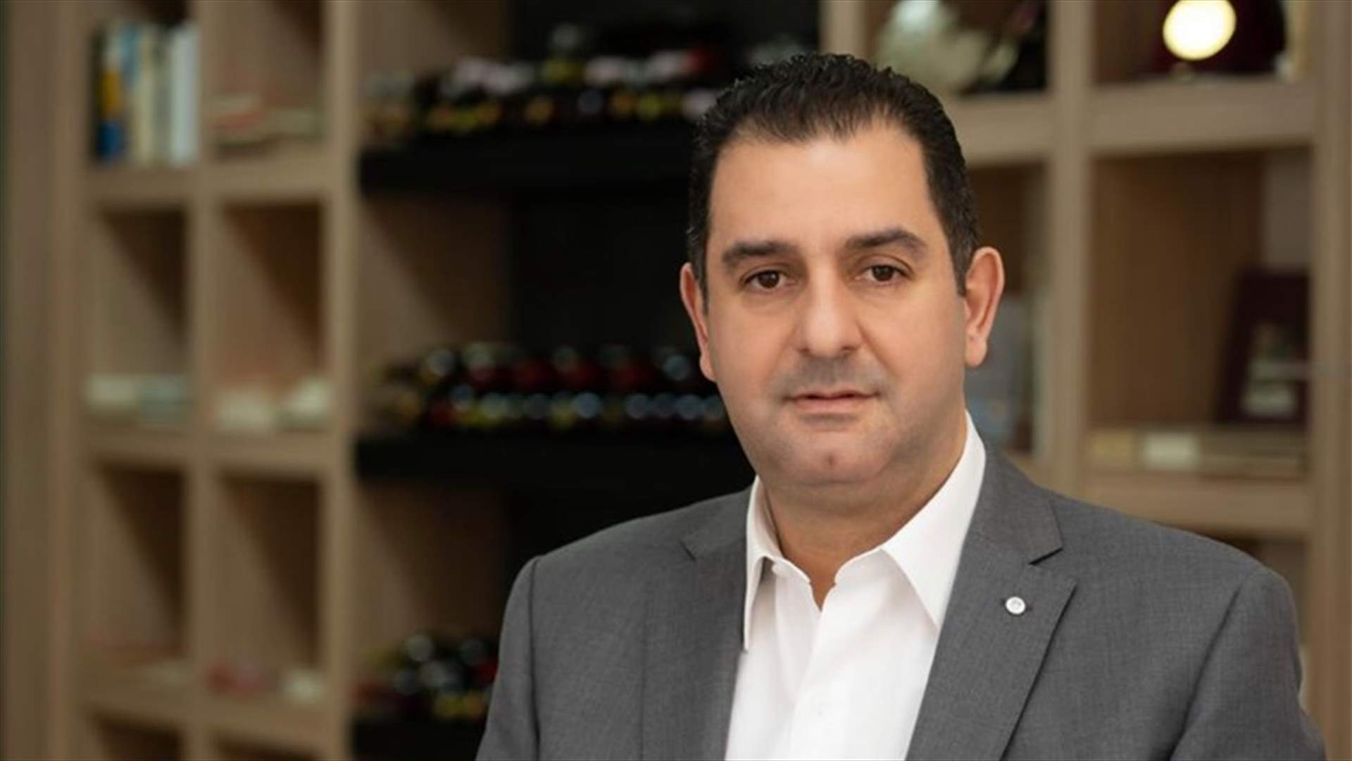 بعد خطابه التصعيدي أمس... رئيس نقابة المطاعم والمقاهي والملاهي والباتسيري فتح مؤسسته وقوى الامن تحركت
