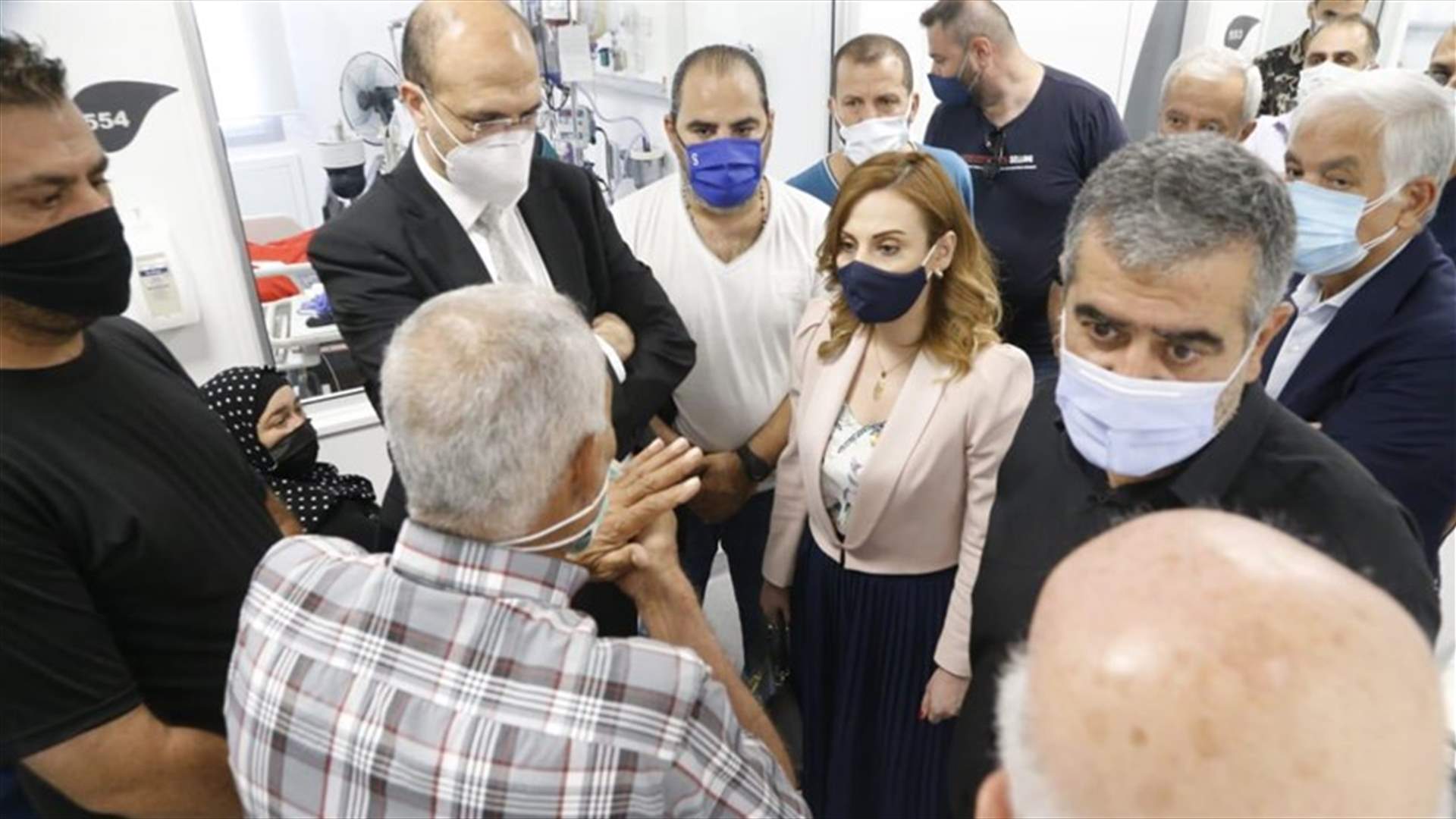 وزيرا الشباب والصحة زارا عطوي في مستشفى المقاصد