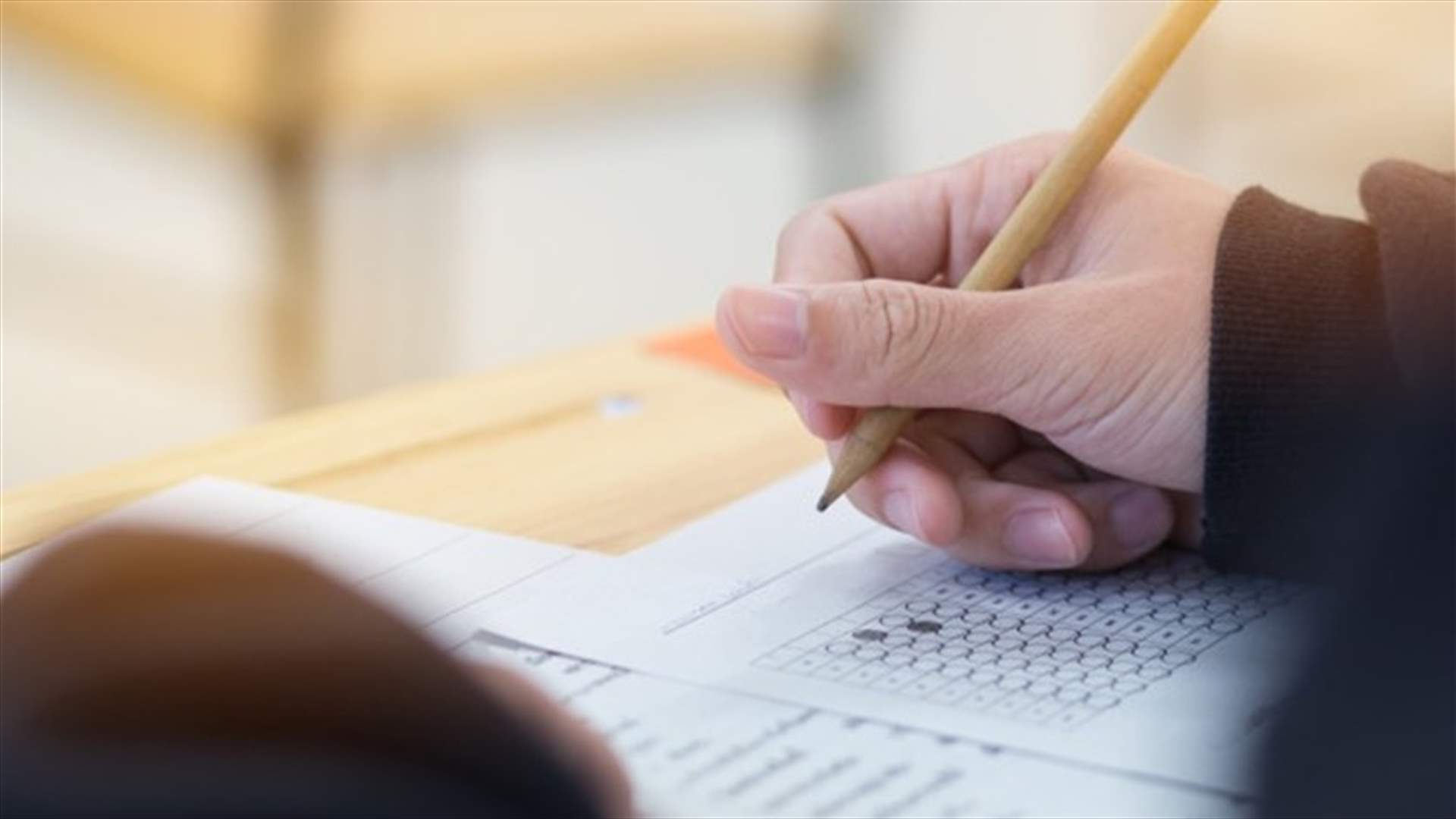 أولياء طلاب الجامعات الأجنبية: تعميم سلامة لم يذكر الدولار الطلابي... وسنحتج امام البرلمان فضحاً لتضليل المصارف