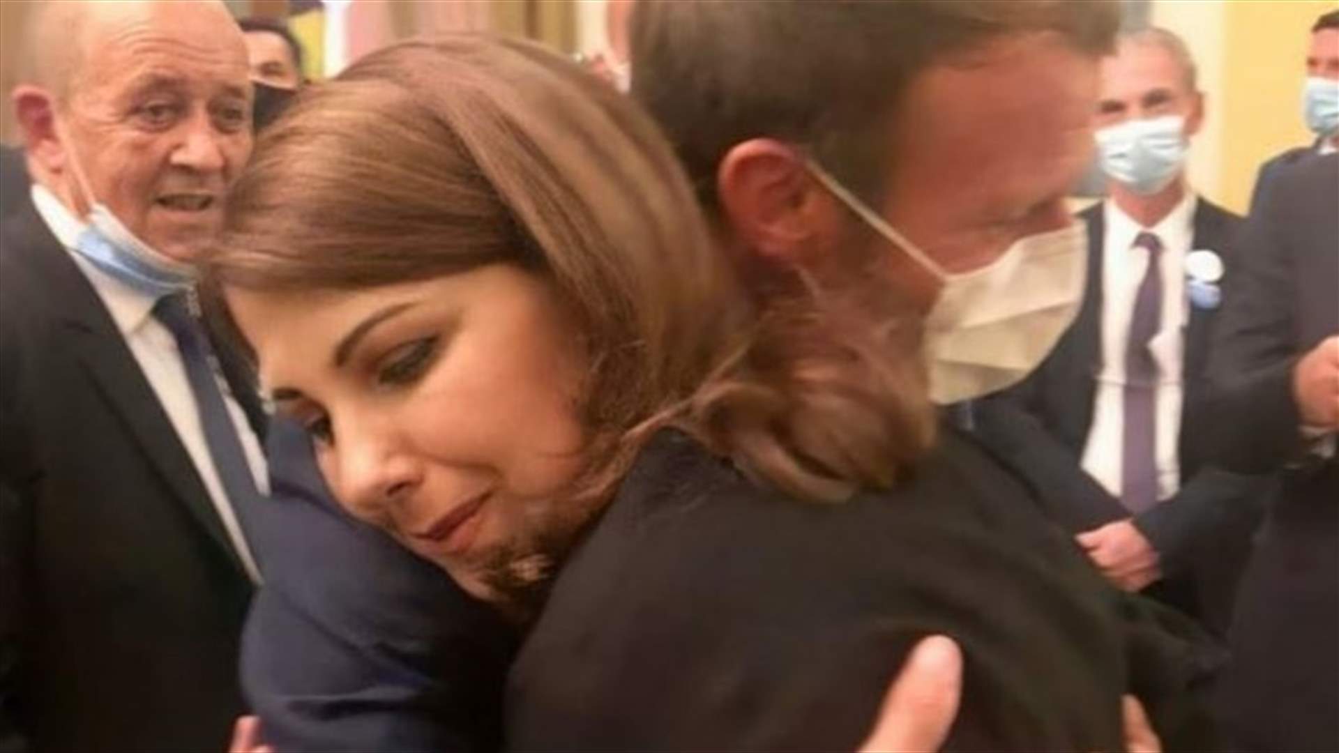 ماكرون يختتم زيارته للبنان بلقاء السيدة ماجدة الرومي... وهذا ما طلبه منها (صور)