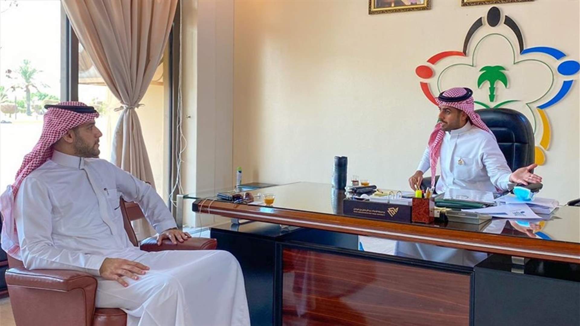 بندر السفير رئيس اتحاد السهام السعودي يناقش إنشاء ميدان للعبة في المنطقة الشرقية
