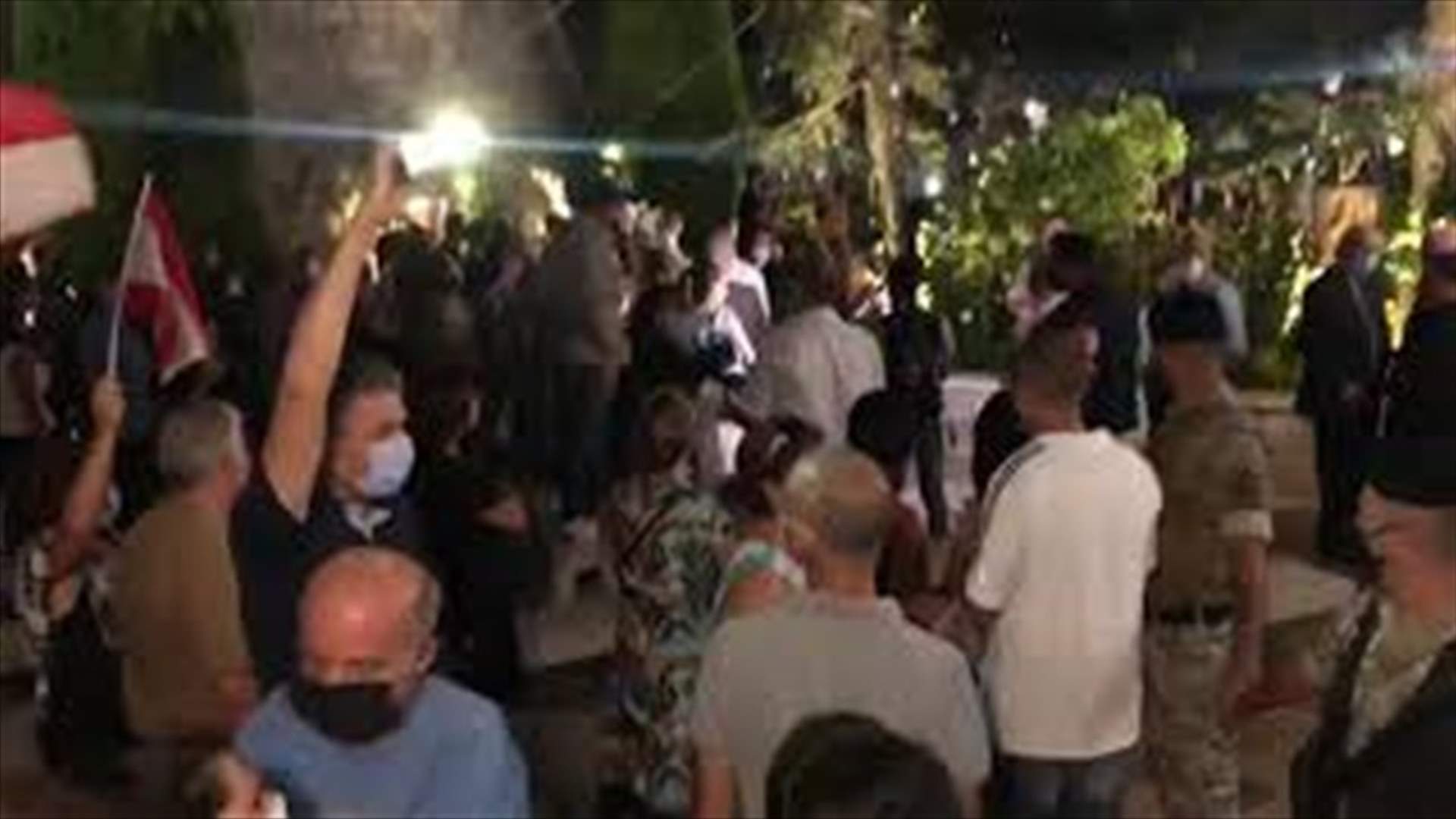 سجال في مزار سيدة لبنان - حريصا والسبب... صورة لرئيس الجمهورية؟ (فيديو)