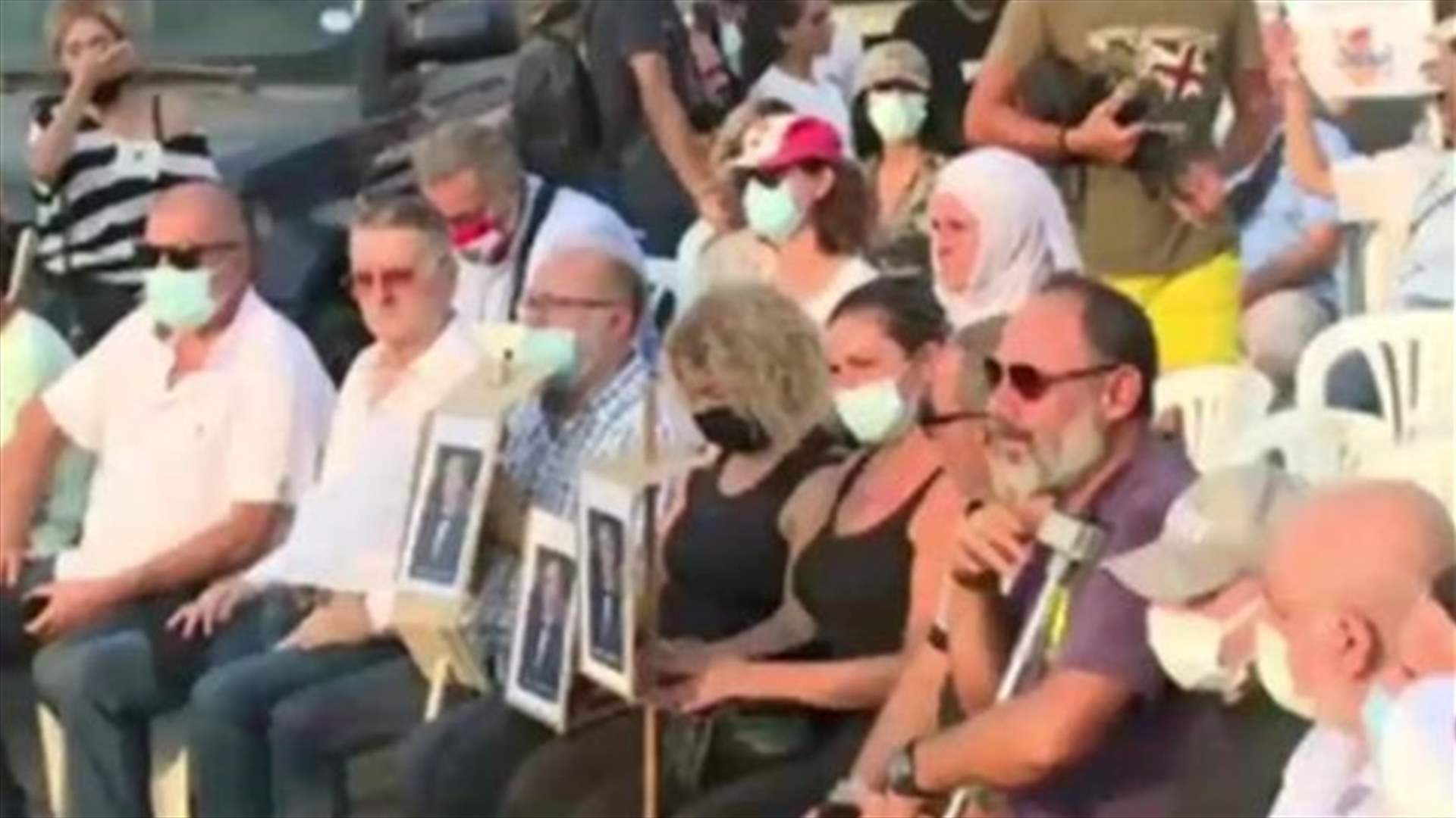 وقفة رمزية بعنوان &quot;إكرامًا للانسان&quot; في ذكرى مرور شهر على الانفجار