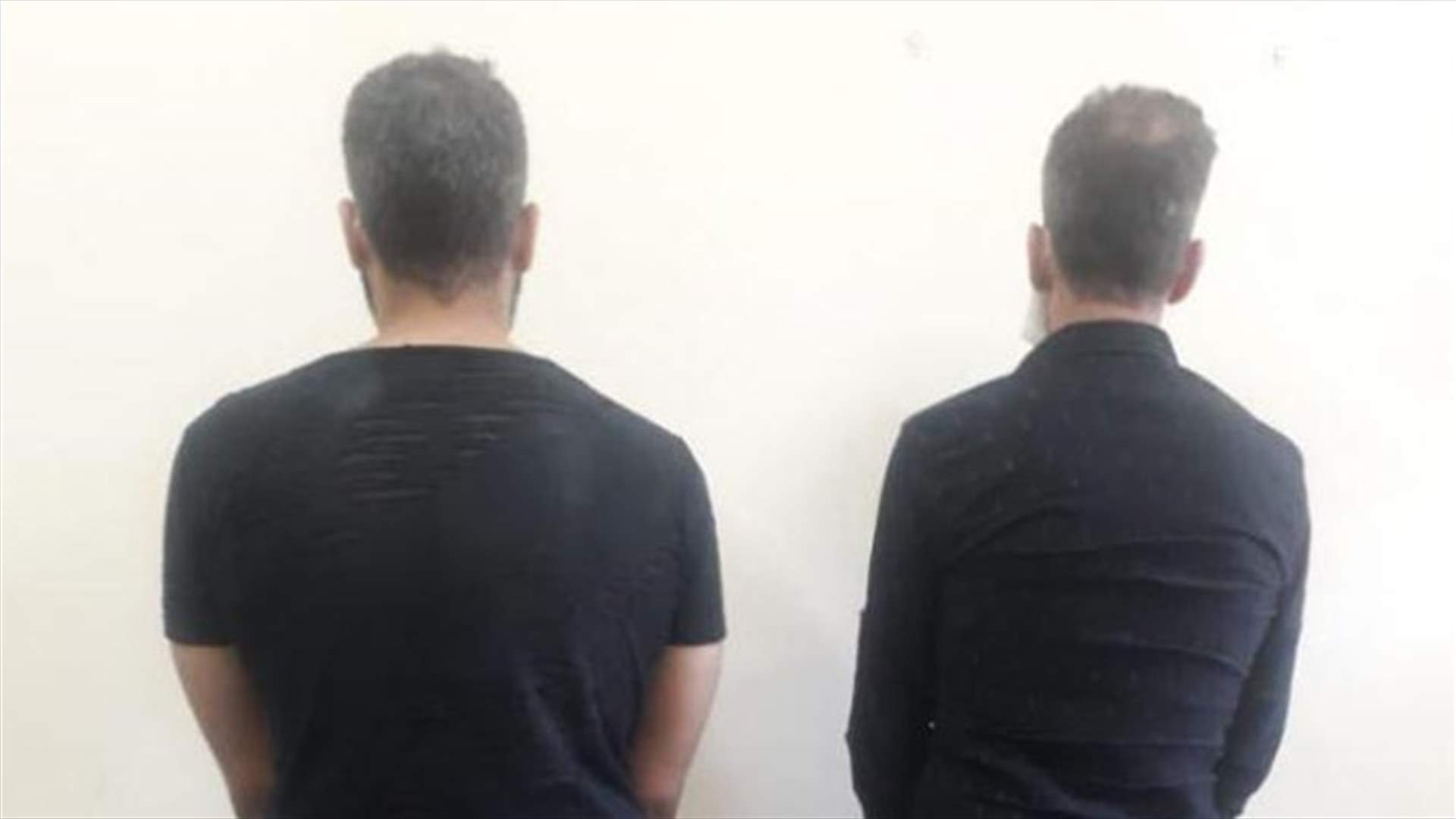 توقيف شخصين من افراد عصابة سلب وسرقة سيارات (صورة)