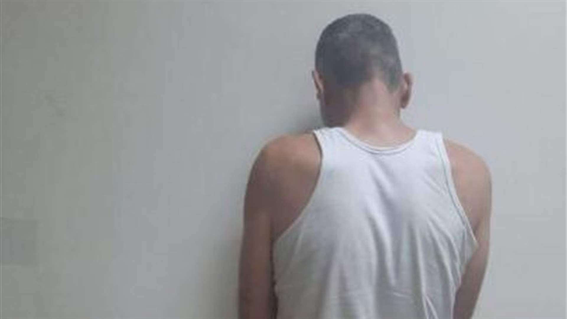 مروّج مخدّرات ينشط في محلة الاوزاعي في قبضة قوى الامن