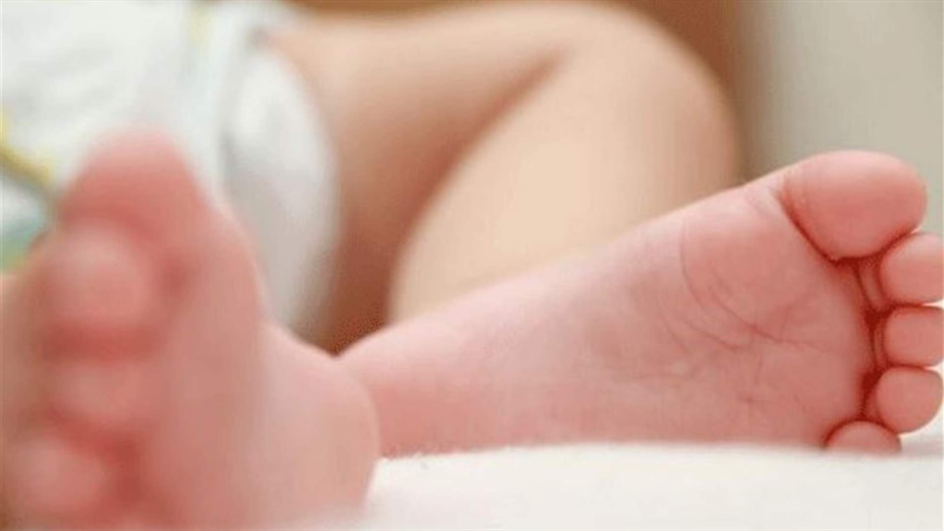 طفلة حديثة الولادة متروكة في رياق...