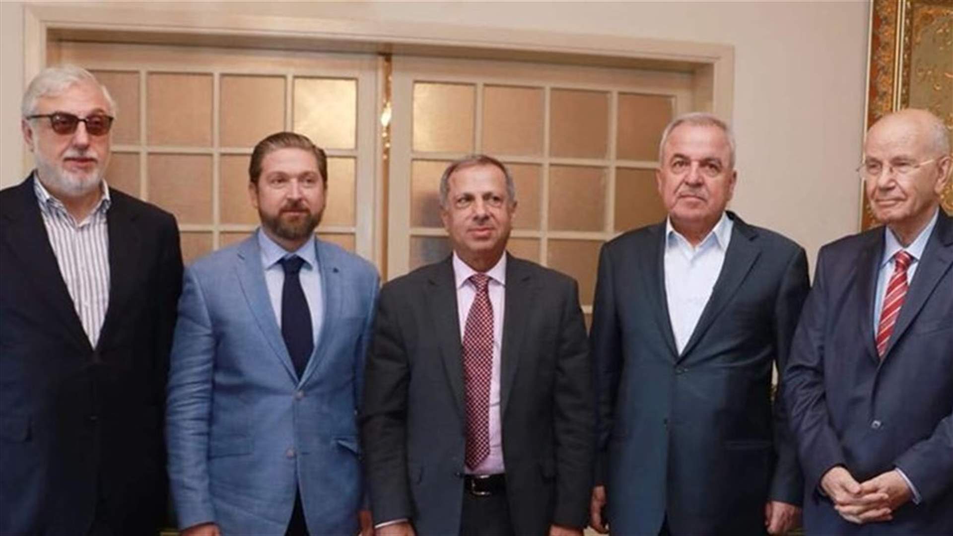 اللقاء التشاوري: للاقلاع عن المحاصصات والخروج بحكومة مترجمة باللغة العربية قادرة على المواجهة