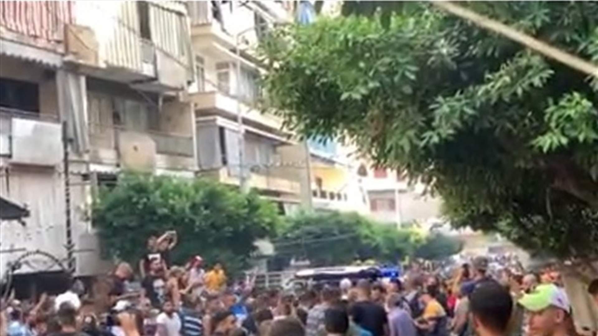 تشييع طه الكرنبي الذي قضى في اشتباكات الطريق الجديدة الإثنين (فيديو)