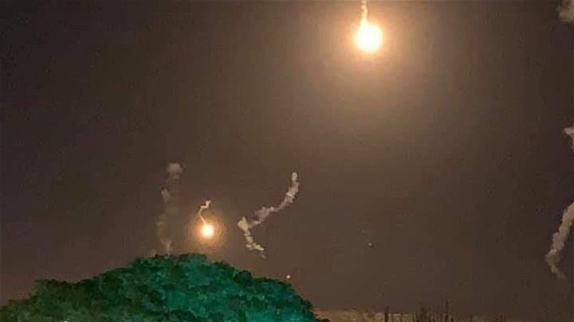 القوات الاسرائيلية القت 3 قنابل مضيئة فوق خراج ميس الجبل