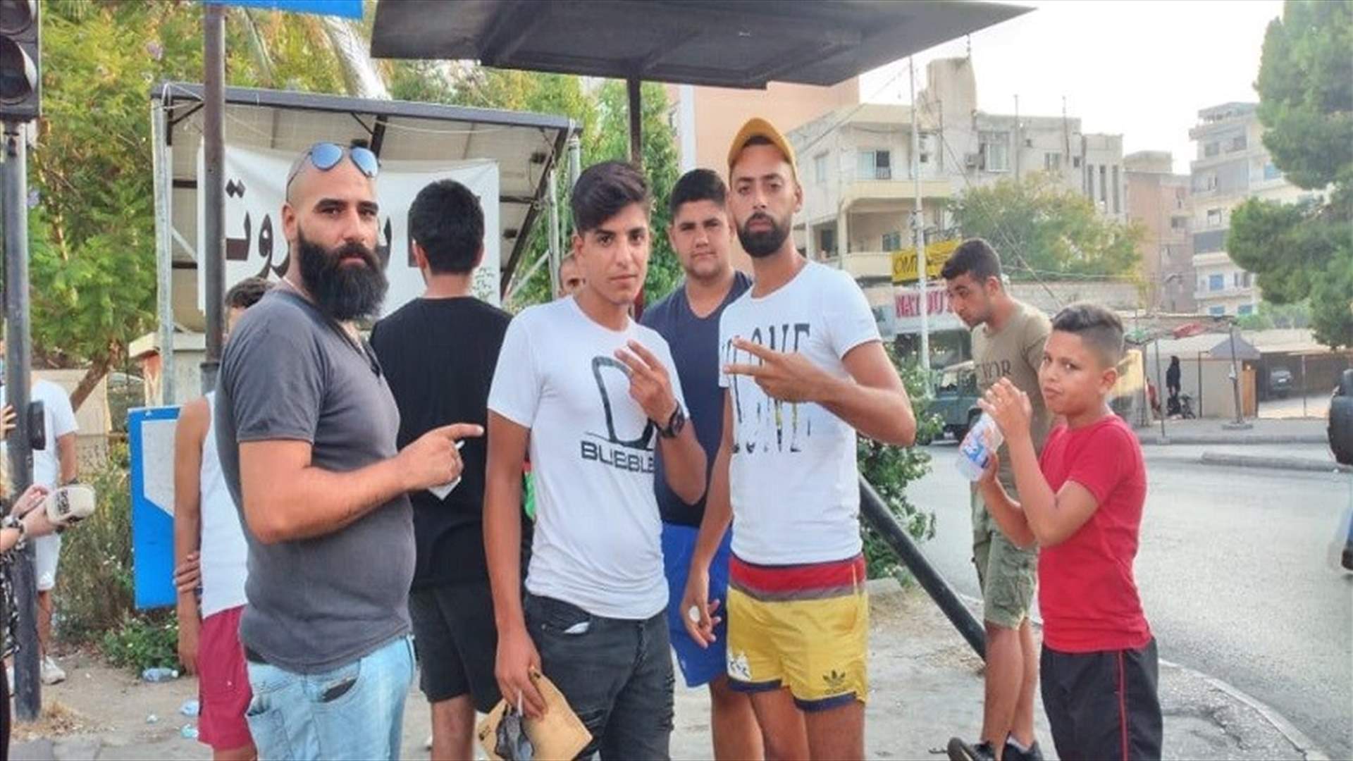 وقفة لشبان حراك صيدا احتجاجا على الأوضاع المعيشية