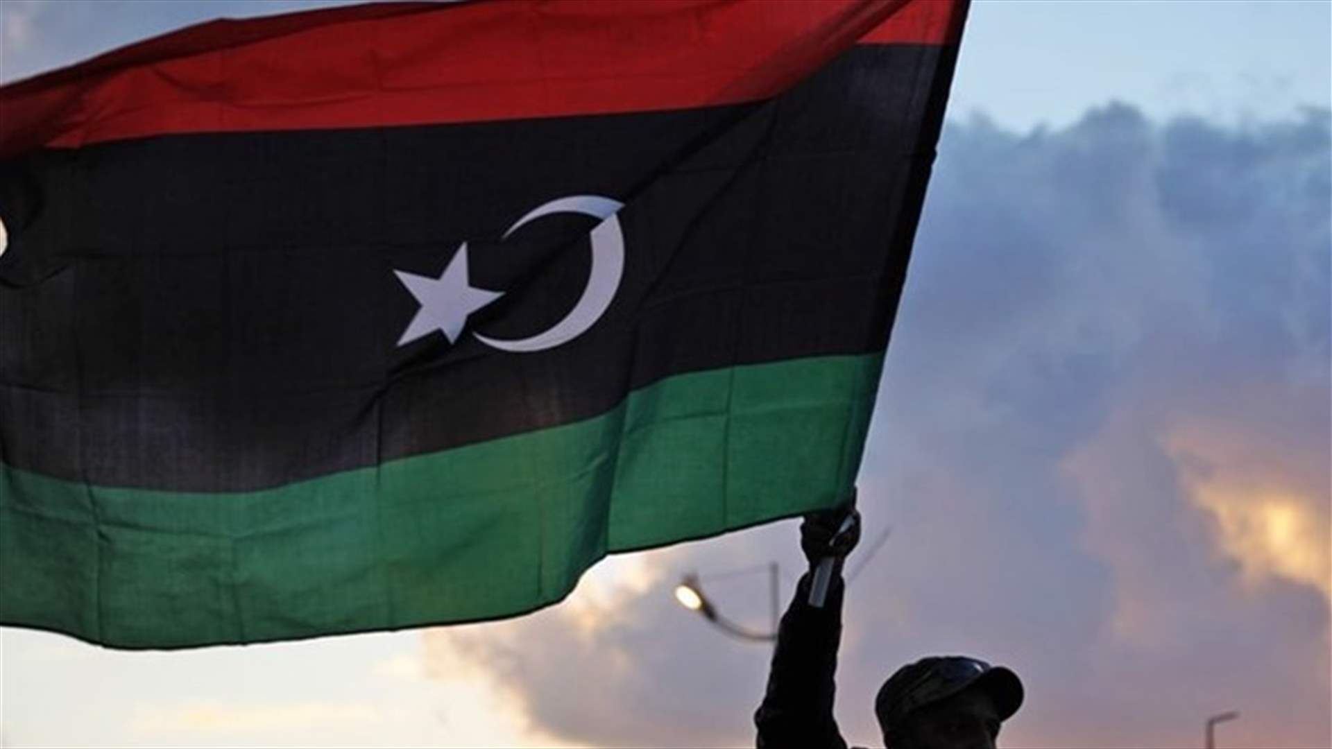 محتجون يضرمون النيران في مبنى حكومي في شرق ليبيا
