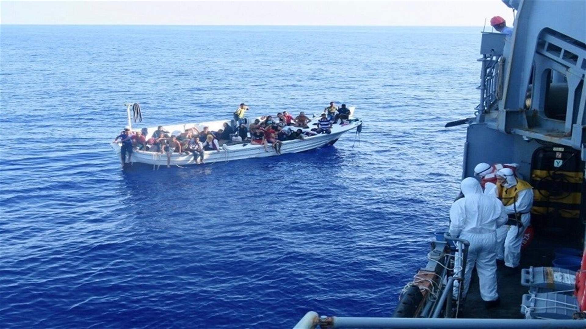 سفينة تابعة لليونيفيل انقذت 36 شخصاً على قارب خارج المياه الإقليمية اللبنانية (صور)