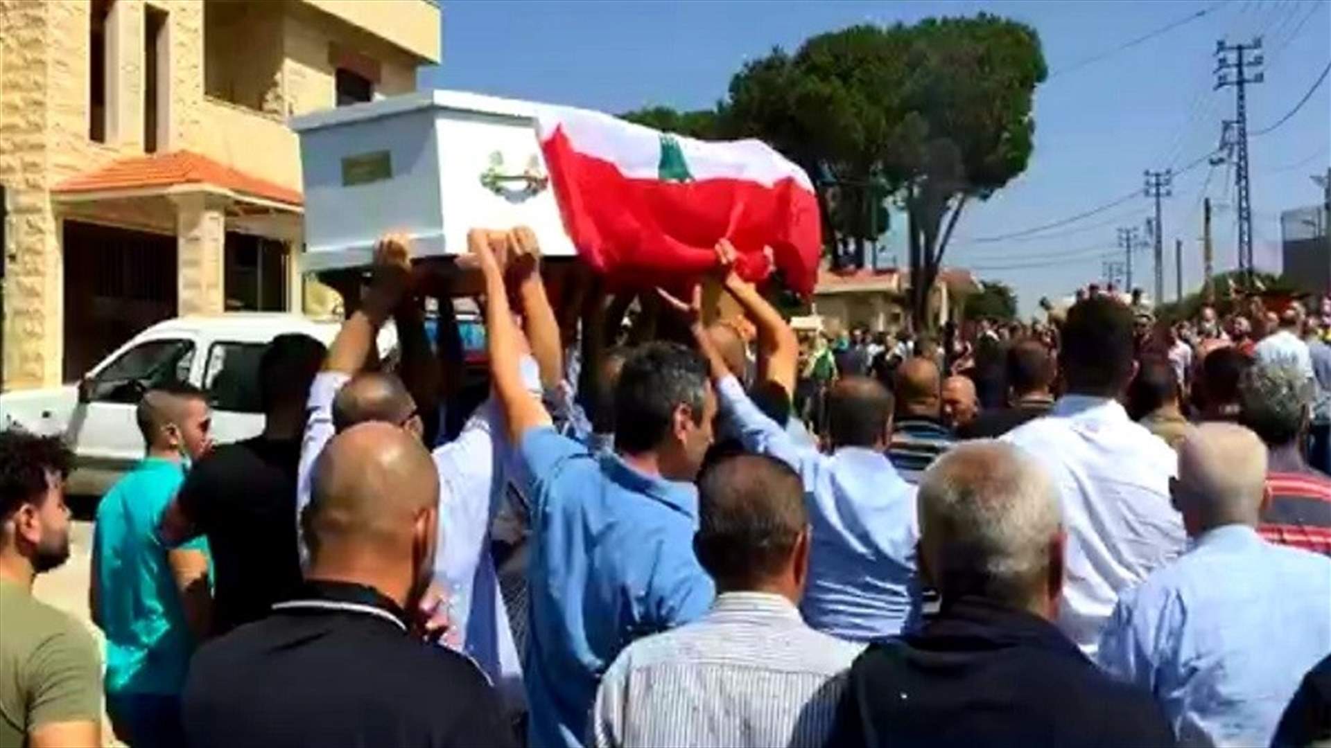 وصول جثمان العريف تقلا الى مسقط رأسه في عندقت