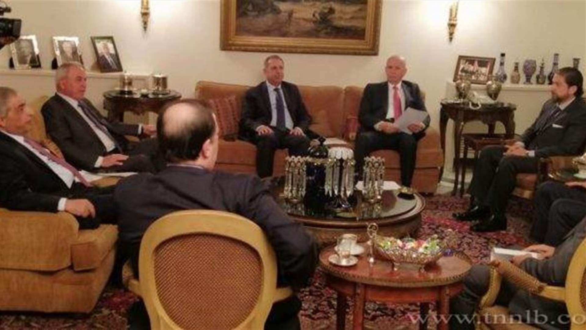 اللقاء التشاوري : سنتعامل مع الحكومة العتيدة كأمر واقع