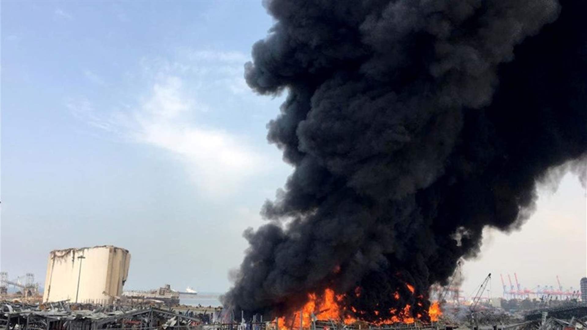 عويدات أحال ملف حريق المرفأ على النيابة العامة في بيروت