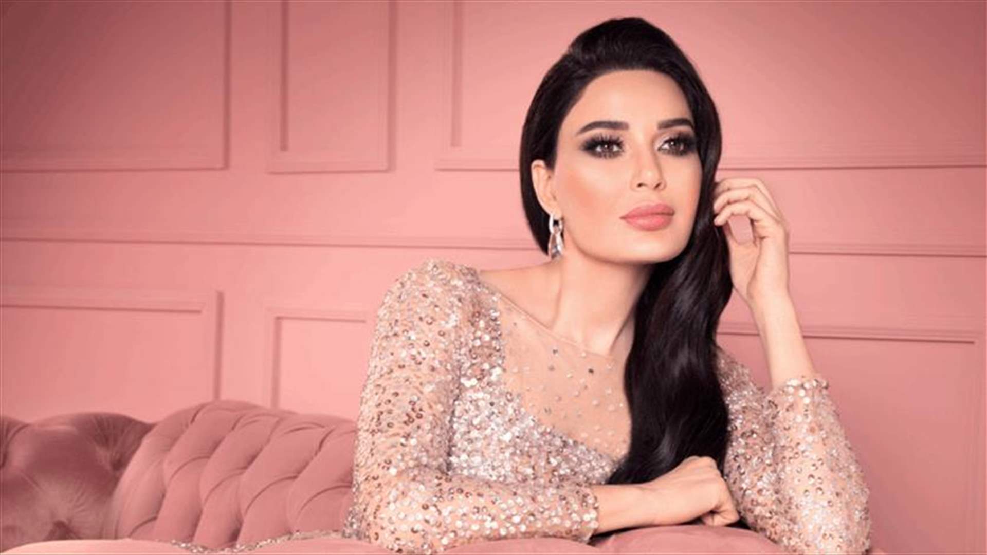 سيرين عبد النور تقف بشجاعة على حافة عالية مطلة على شاطئ البحر... &quot;الشجاعة أن تكون نفسك&quot; (فيديو)